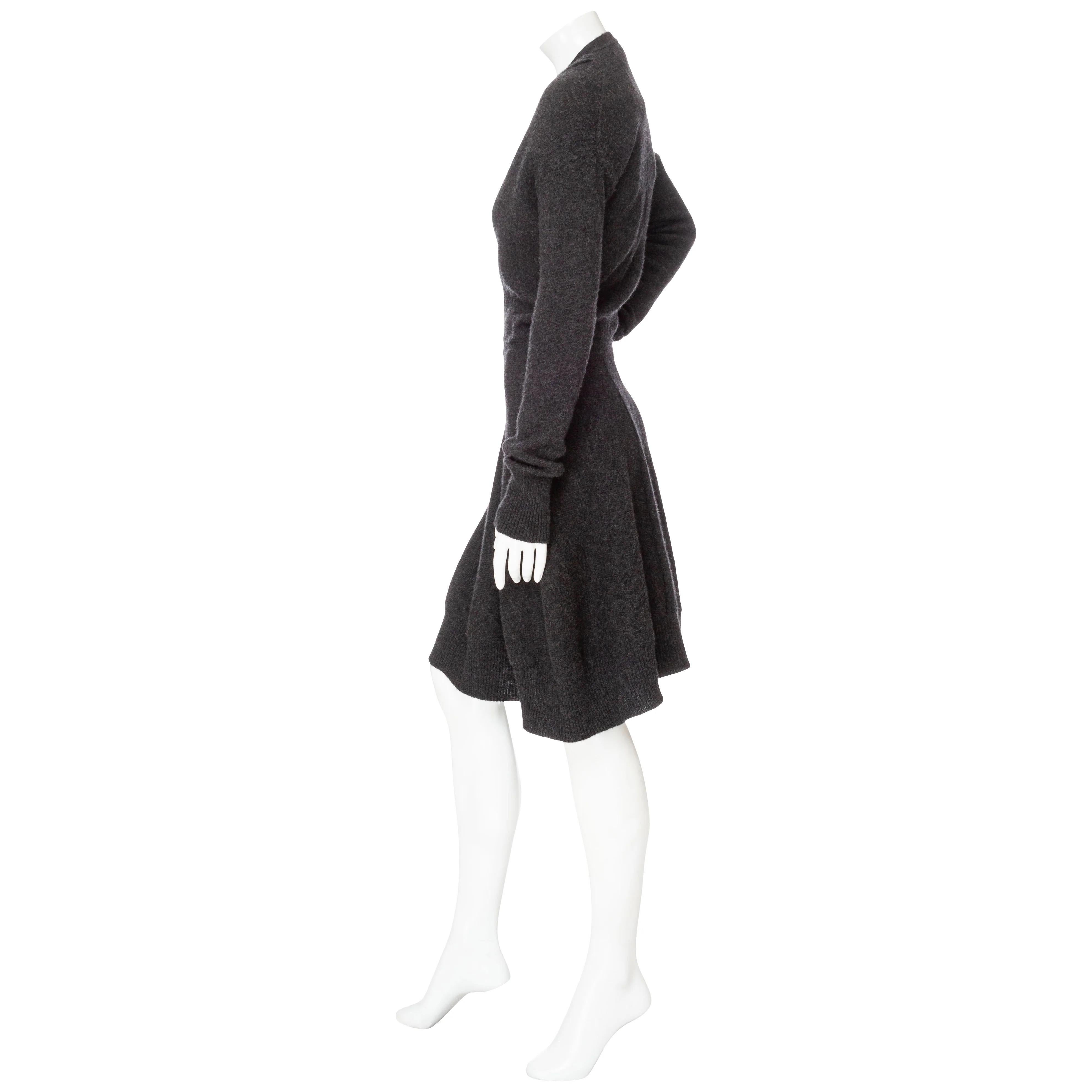 Yves Saint Laurent Gray Cashmere Knit V-Neck Dress In Good Condition For Sale In Woodland Hills, CA
