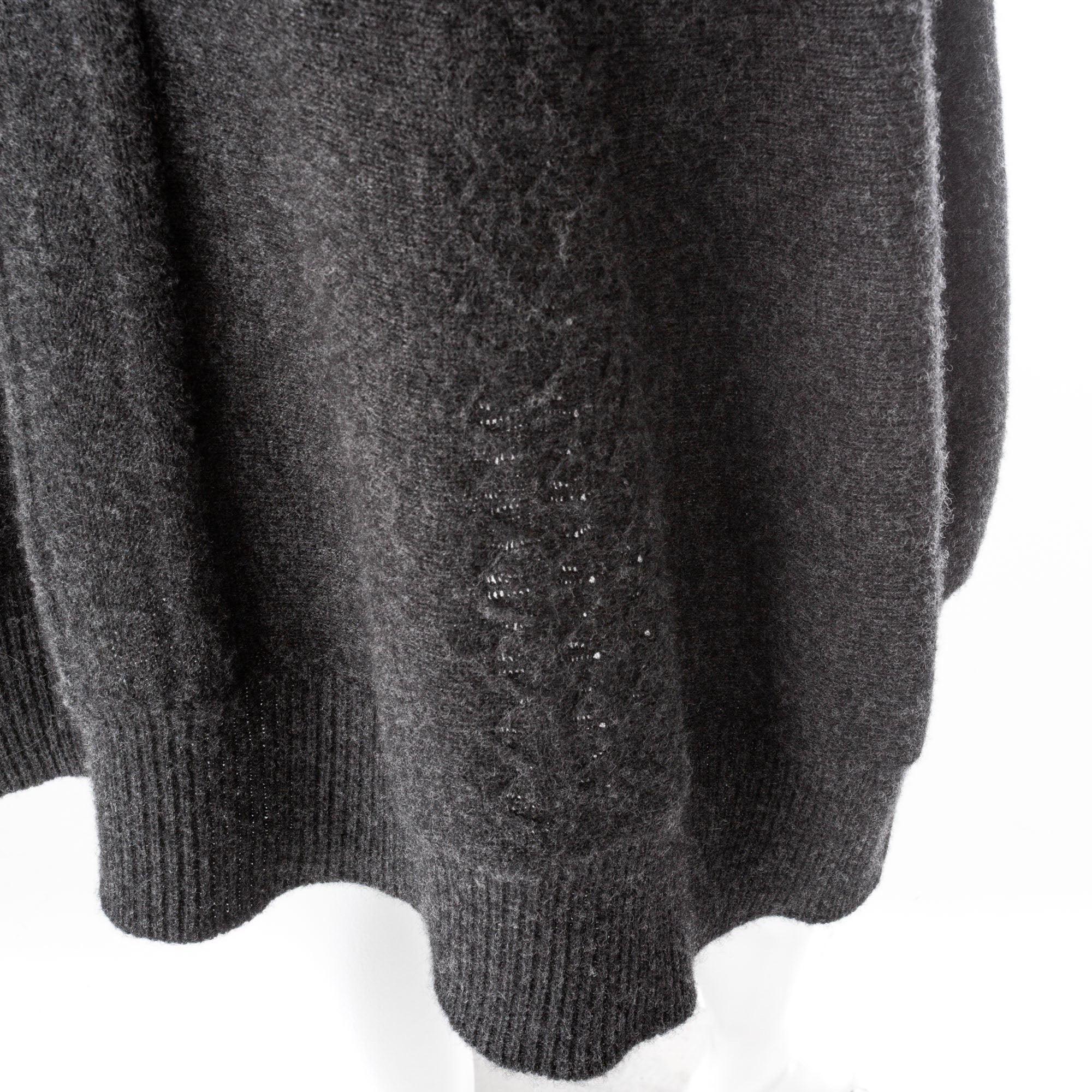 Yves Saint Laurent Gray Cashmere Knit V-Neck Dress For Sale 4
