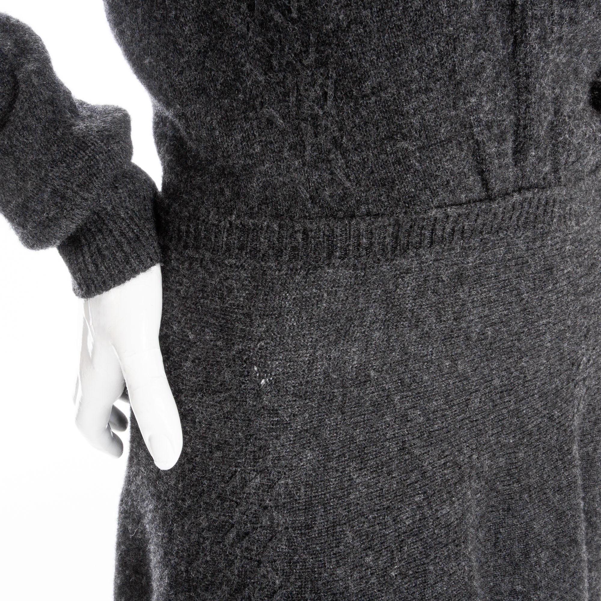 Yves Saint Laurent Gray Cashmere Knit V-Neck Dress For Sale 5