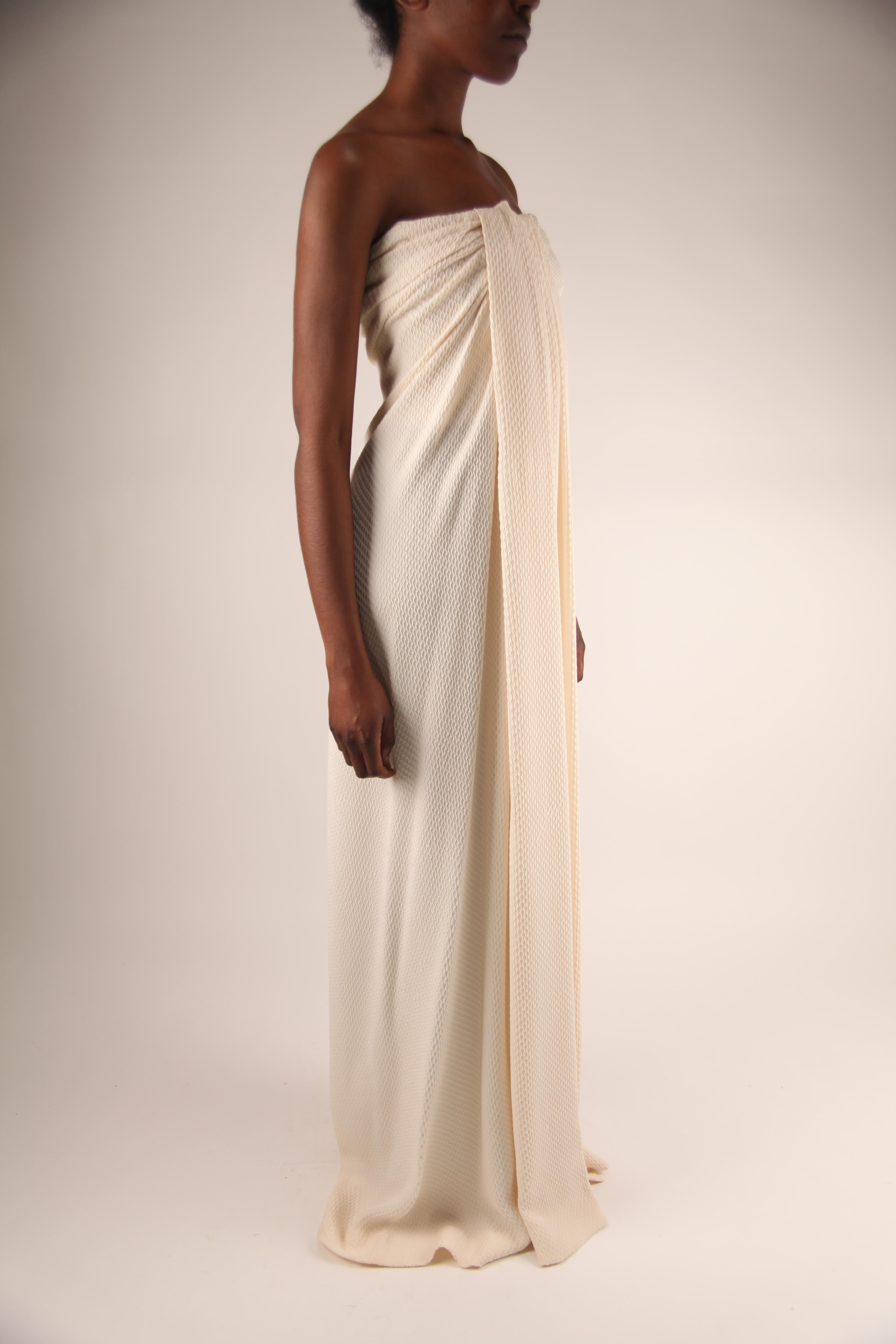 De las mujeres Yves Saint Laurent Vestido de cóctel de seda sin tirantes de estilo greco, hacia la década de 1980
