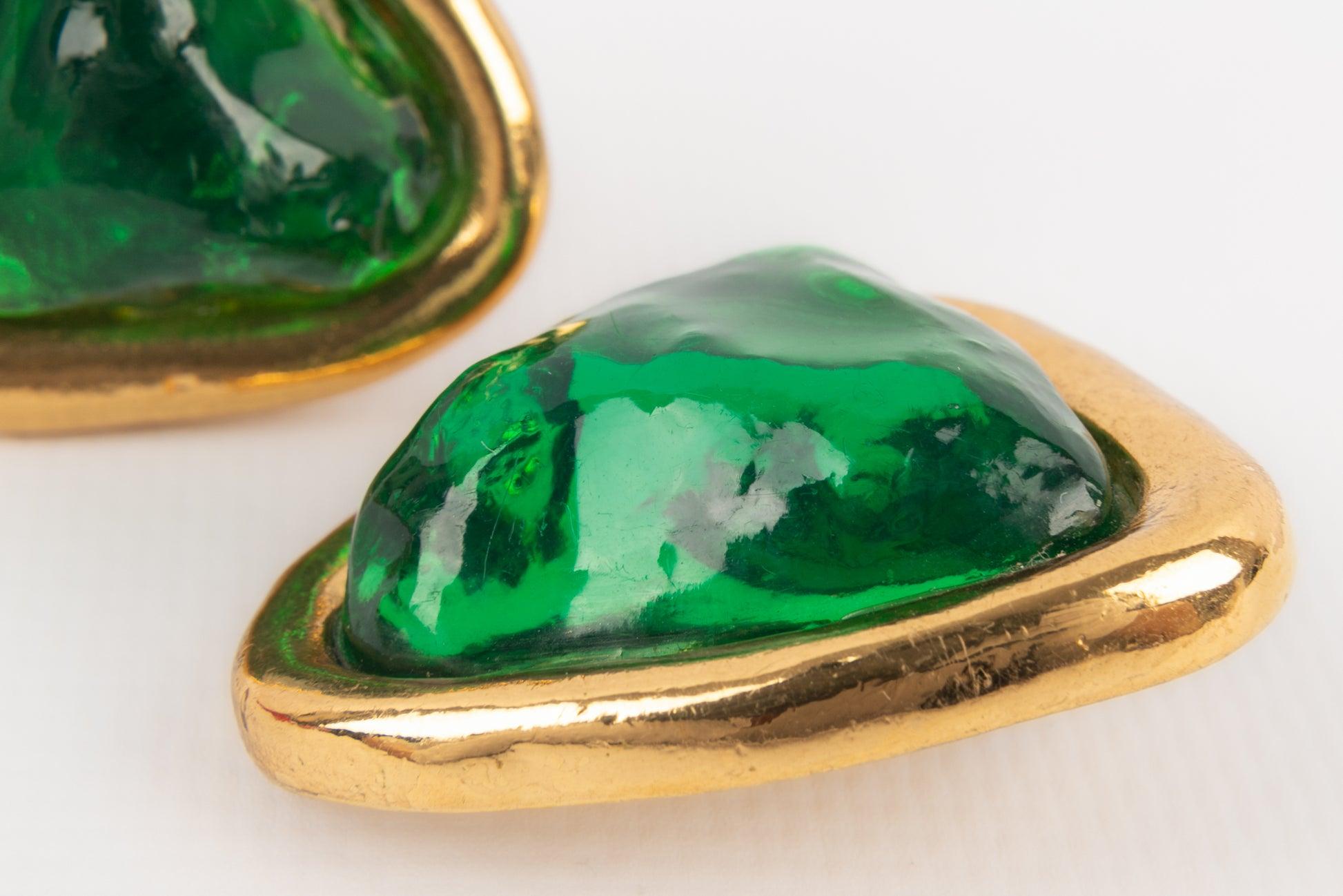 Orecchini Greene & Greene con cabochon di resina verde di Yves Saint Laurent in vendita 2
