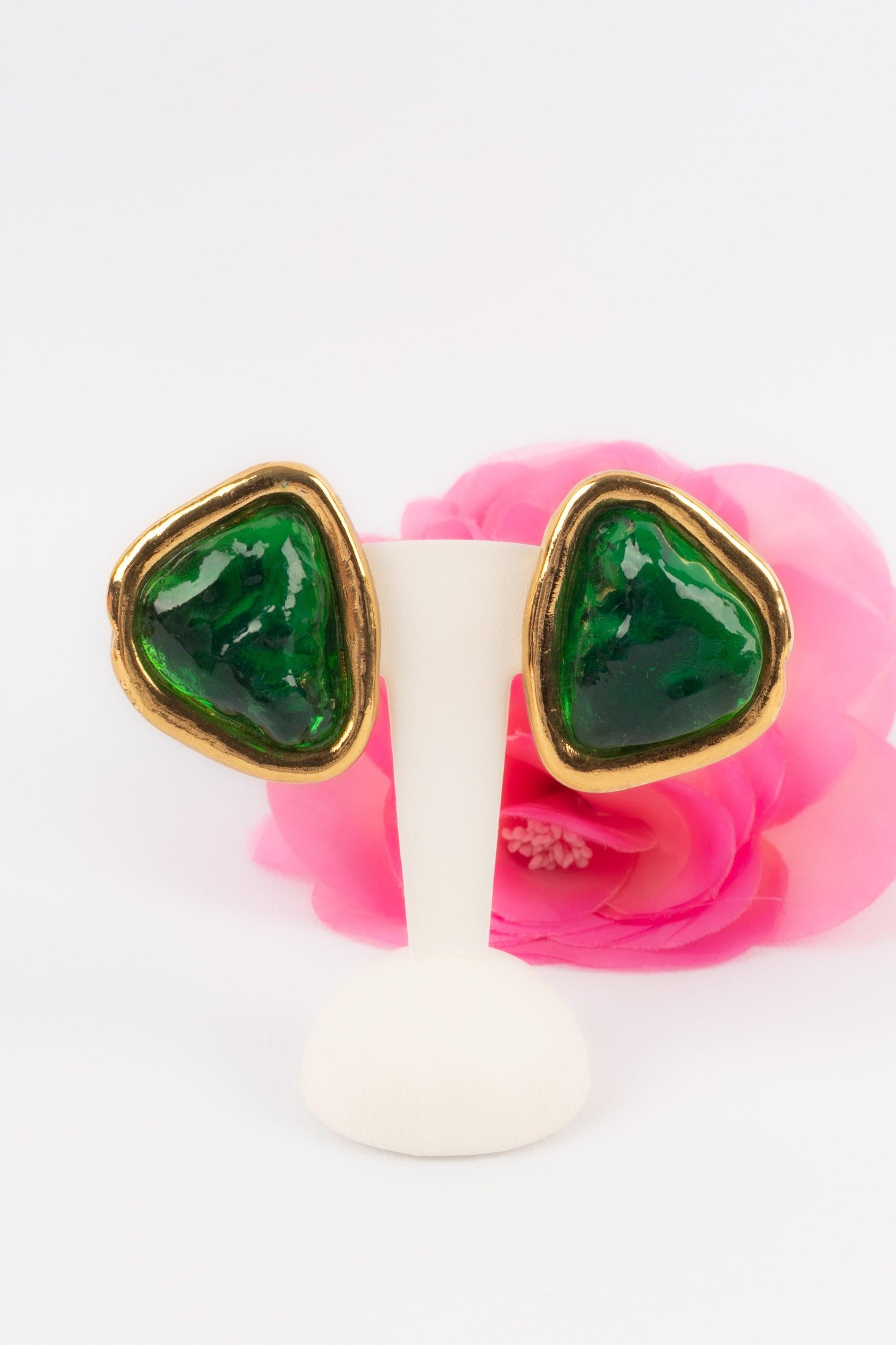 Orecchini Greene & Greene con cabochon di resina verde di Yves Saint Laurent in vendita 3