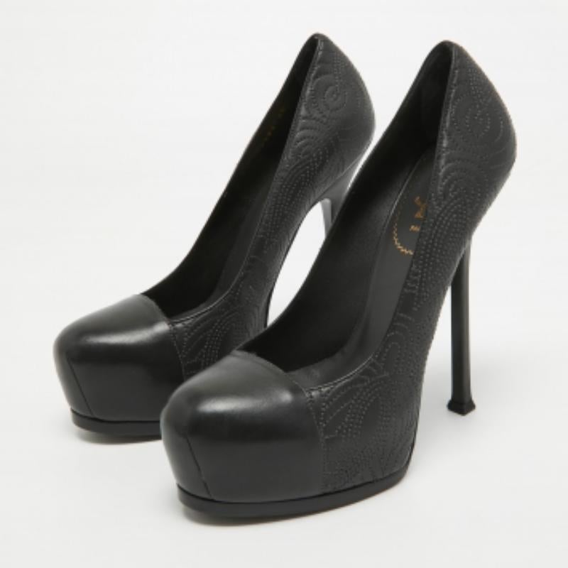 Faites preuve de chic avec ces escarpins de créateur. Elles présentent des talons robustes et des semelles durables, parfaits pour vos sorties à la mode !