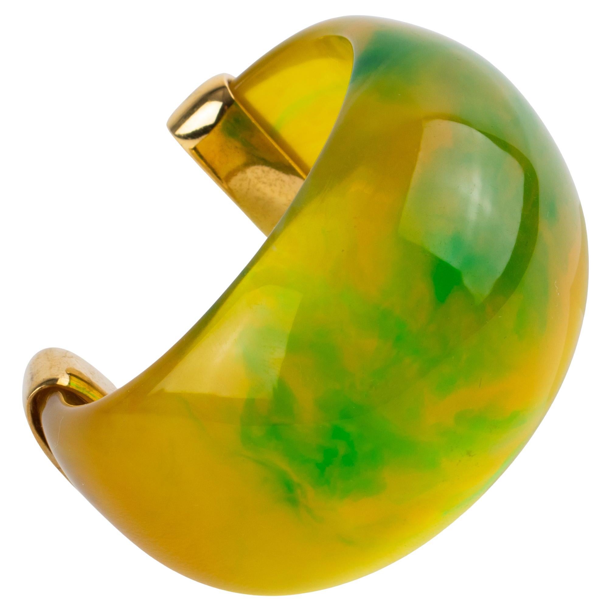 Yves Saint Laurent Bracciale in lucite verde, gialla e metallo dorato