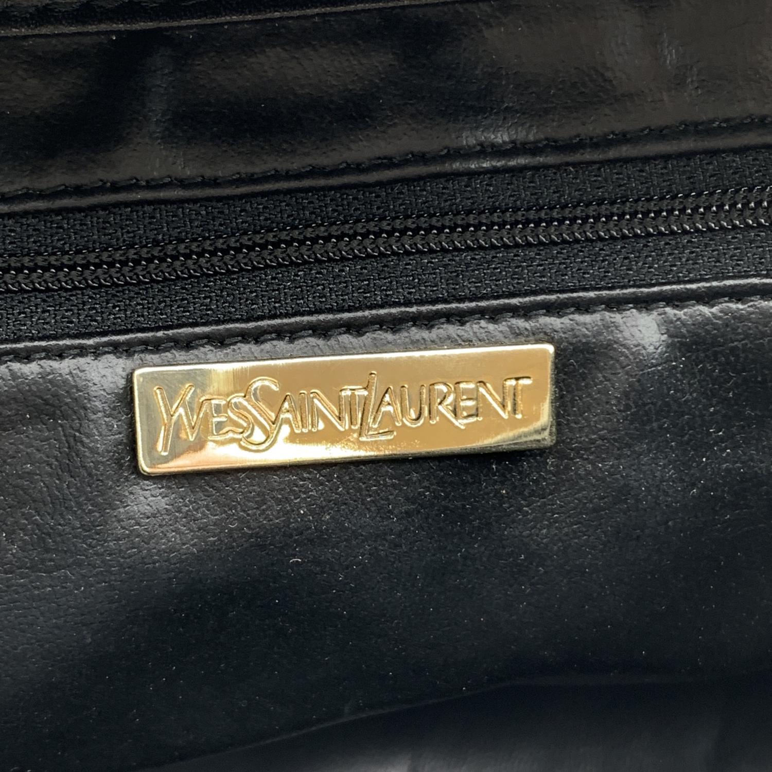 Yves Saint Laurent - Sac à bandoulière en toile de vinyle texturée grise et noire 2