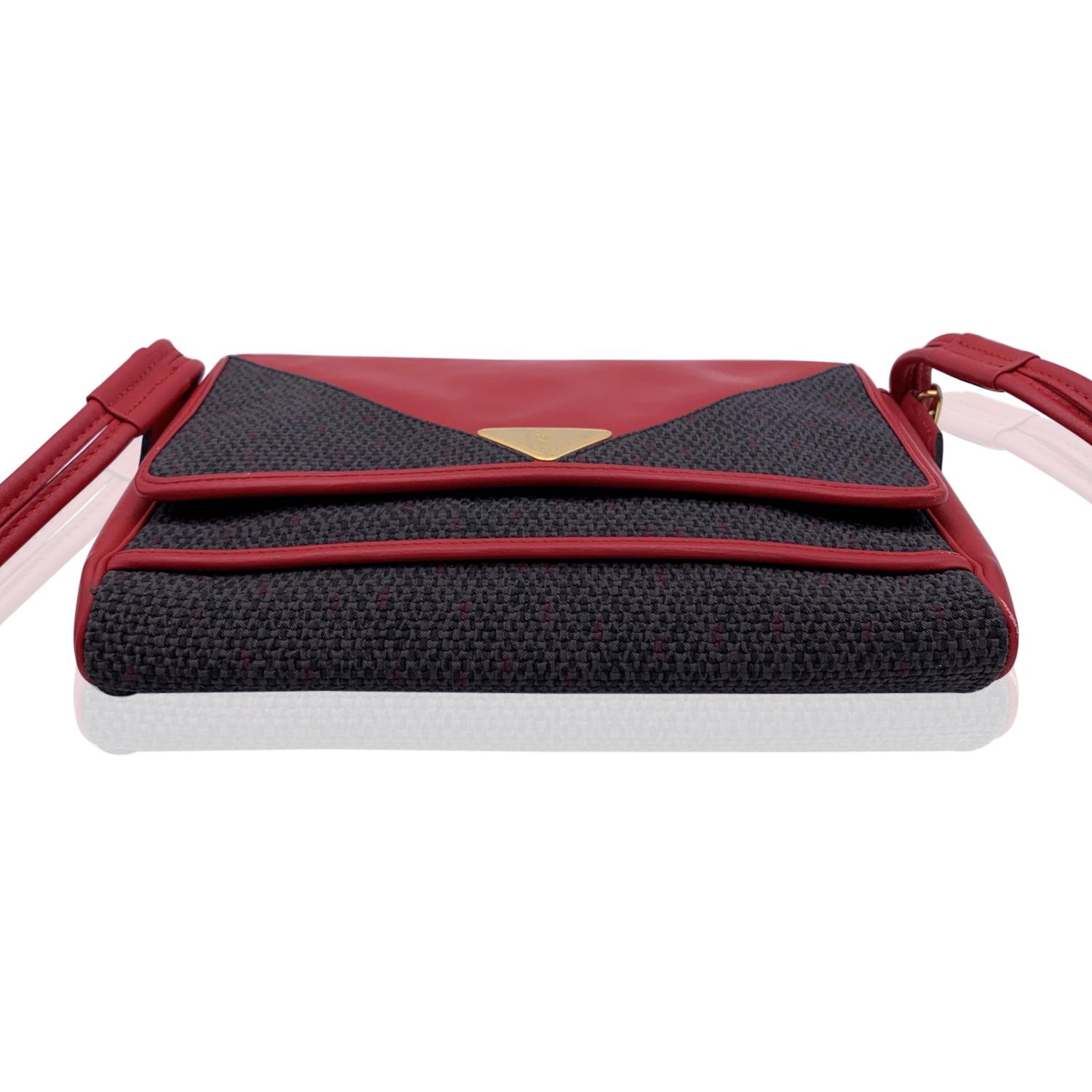Yves Saint Laurent Grey Red Textured Vinyl Canvas Crossbody Bag In Excellent Condition In Rome, Rome