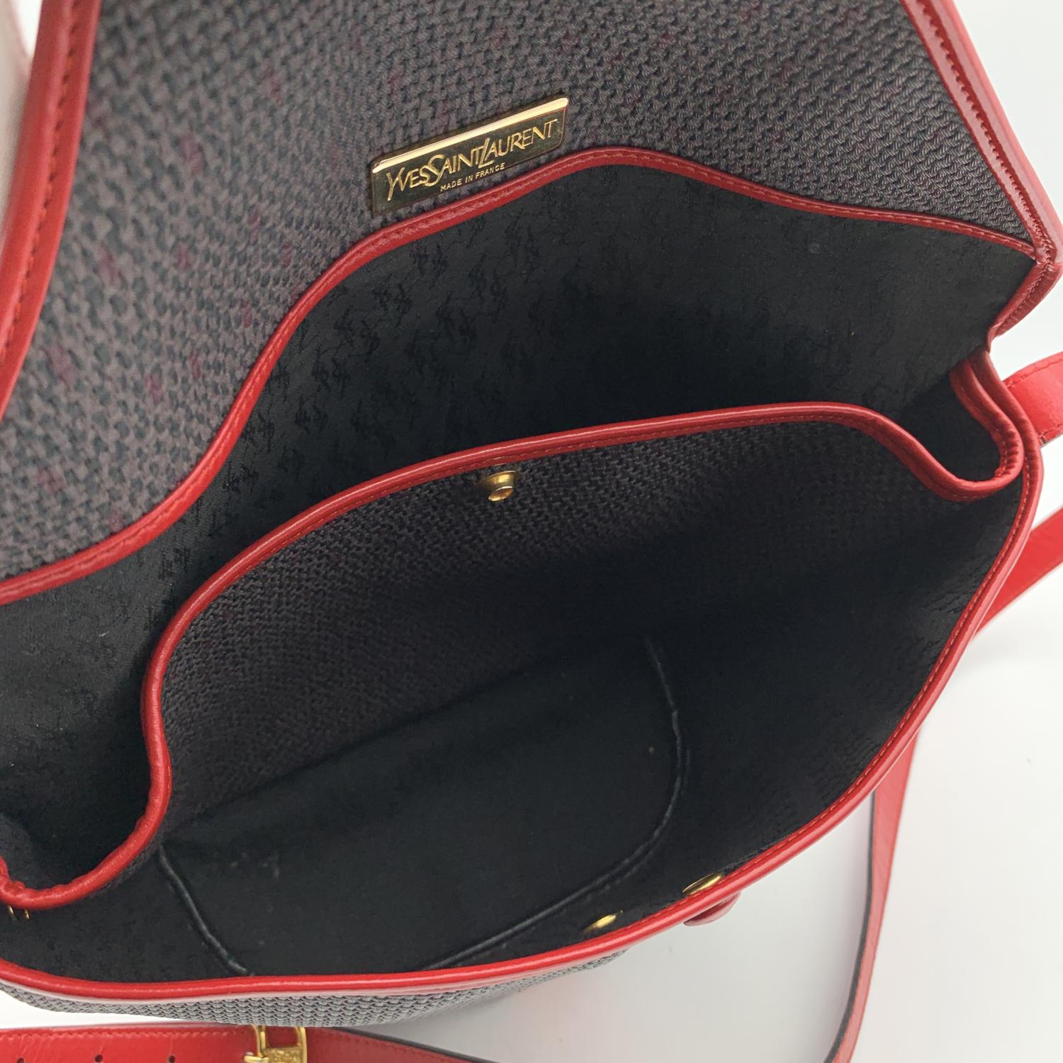 Women's Yves Saint Laurent Grey Red Textured Vinyl Canvas Messenger Bag