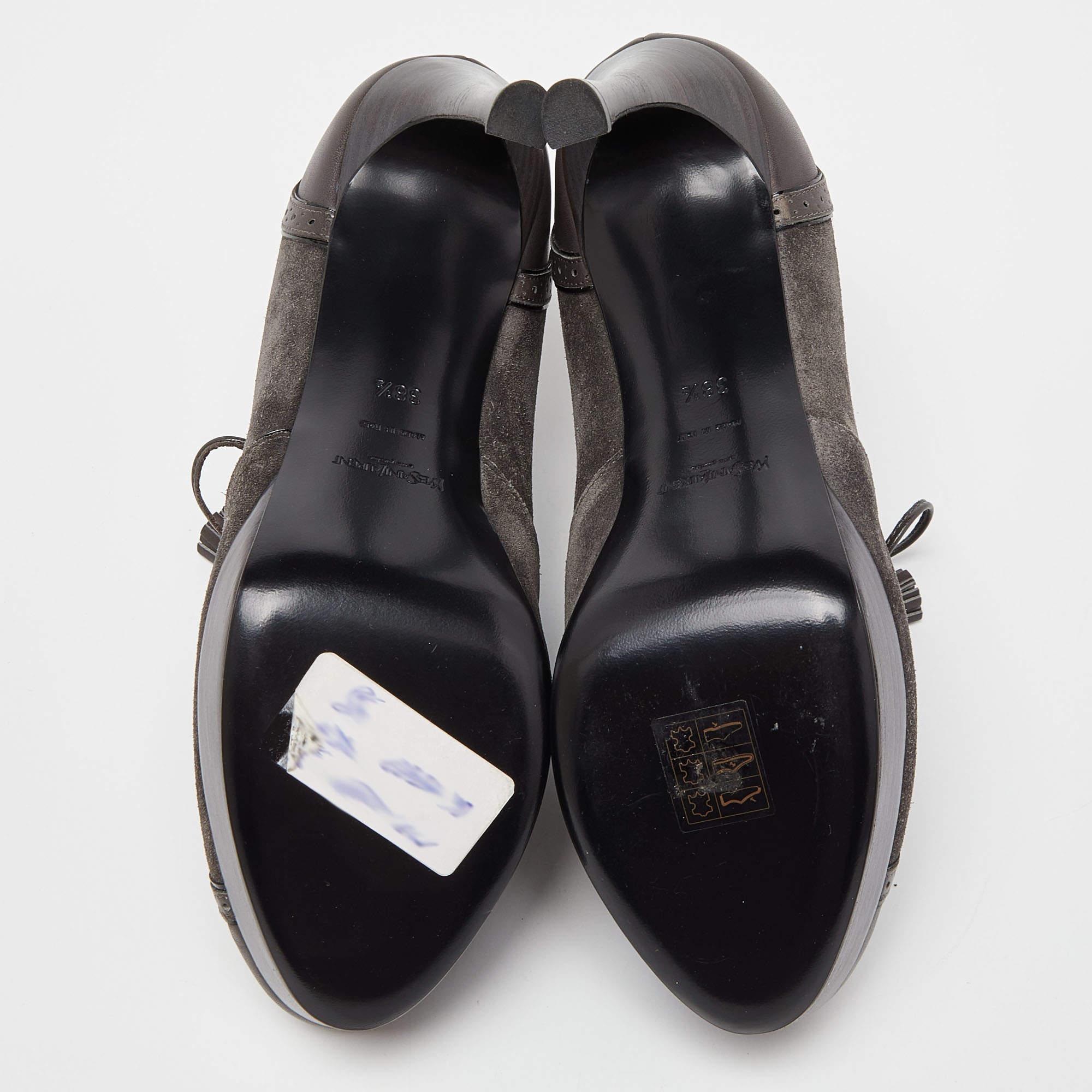 Yves Saint Laurent Grey Suede and Leather Janis Booties Size 38.5 In Excellent Condition In Dubai, Al Qouz 2