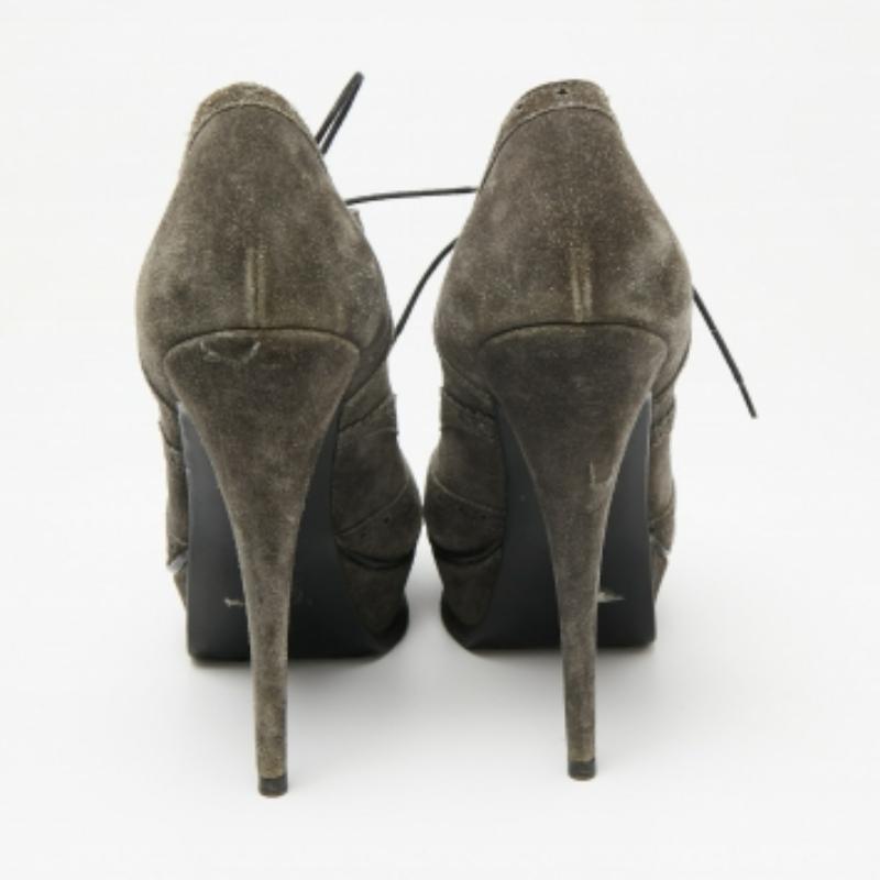 Noir Bottines Janis Yves Saint Laurent en daim gris, taille 39,5 en vente