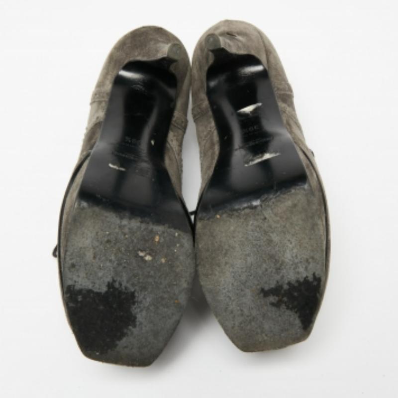 Bottines Janis Yves Saint Laurent en daim gris, taille 39,5 en vente 2