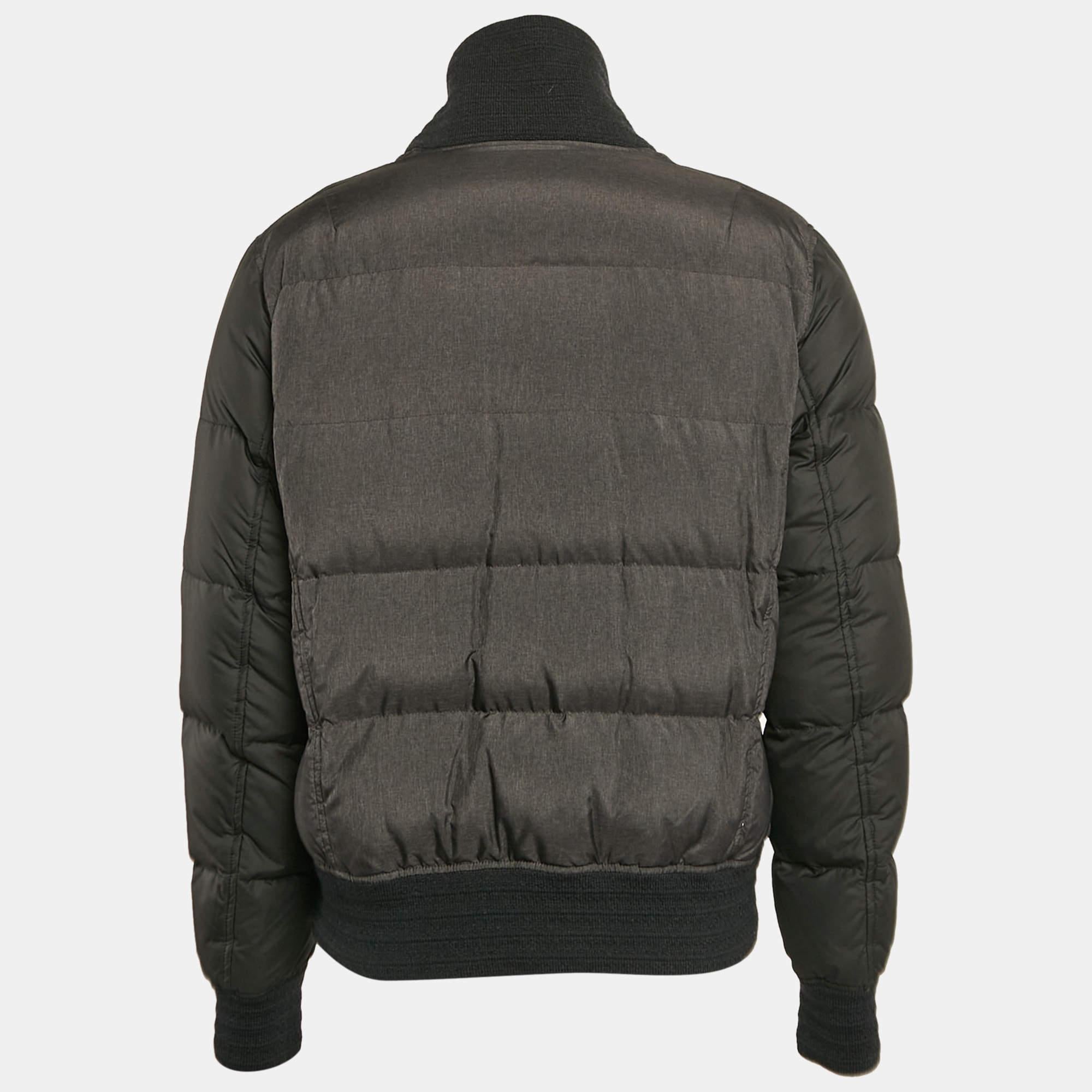 Verleihen Sie Ihrem Outfit eine Extraportion Stil mit dieser hochmodischen Jacke. Maßgeschneidert aus hochwertigen MATERIALEN  Es verkörpert eine zeitgenössische Atmosphäre und ist voller funktioneller Eigenschaften.