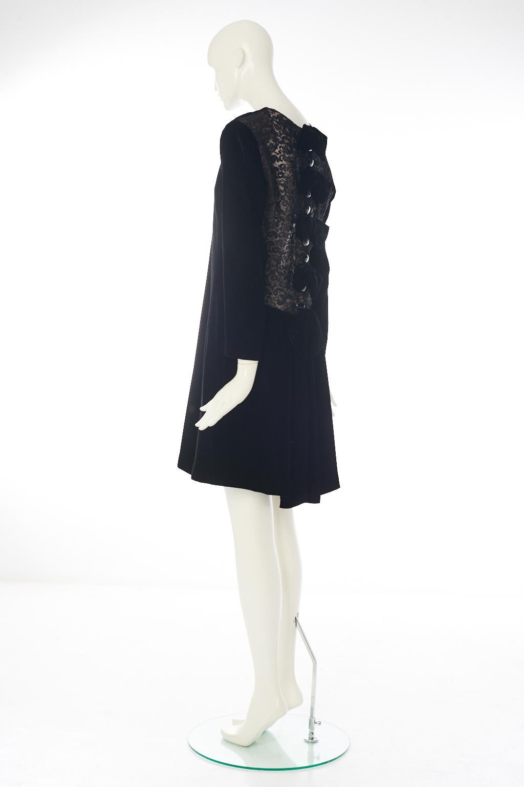 Yves Saint Laurent Guipure Lace Cocktail Dress In Good Condition In Geneva, CH