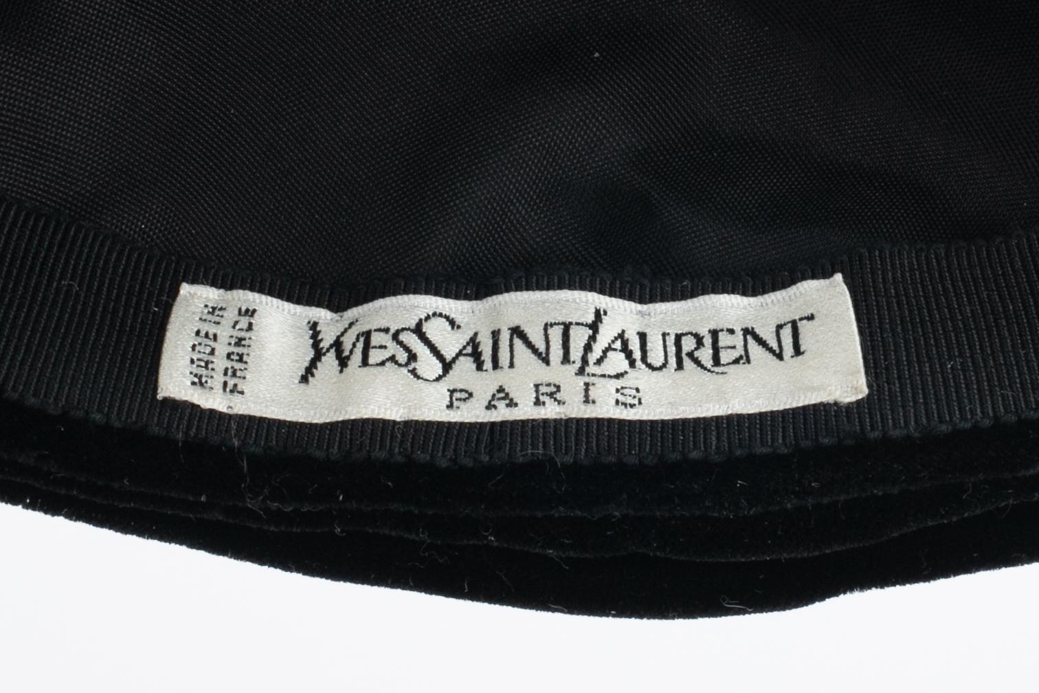Yves Saint Laurent hat in vendita 5