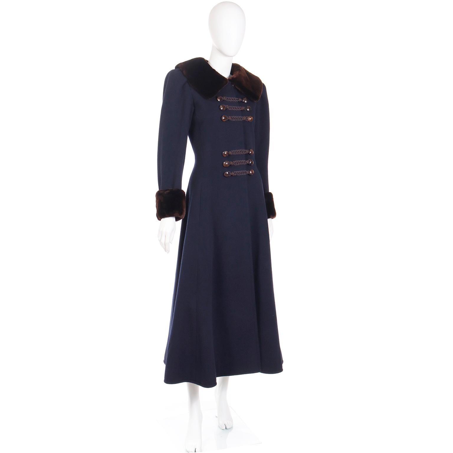 Manteau en laine bleu marine avec bordure en vison tondu Yves Saint Laurent Haute Couture, 1976 Excellent état - En vente à Portland, OR