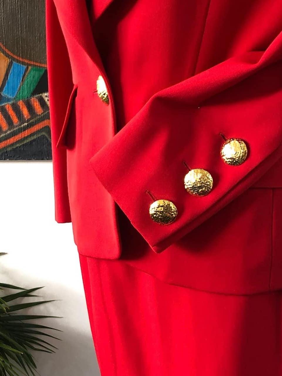 YVES SAINT-LAURENT Haute Couture 64534 Red Single Breasted Jacket Suit Vintage Excellent état - En vente à London, GB