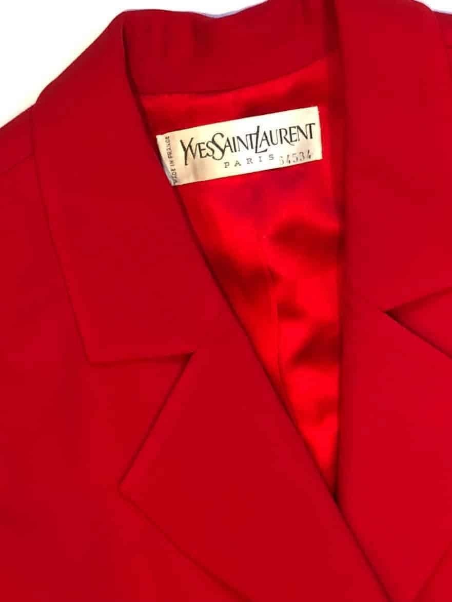 YVES SAINT-LAURENT Haute Couture 64534 Red Single Breasted Jacket Suit Vintage Pour femmes en vente
