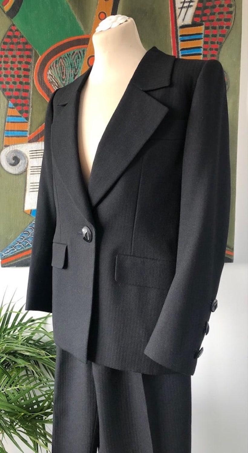 Yves Saint-Laurent Haute Couture no.67931 Circa 1991-1992. A very rare and stunning YSL Haute couture 3 pieces wool suit, a blazer, a trousers and a skirt handcrafted in pin stripe-herringbone pattern. A padded jacket with notched shawl collar,