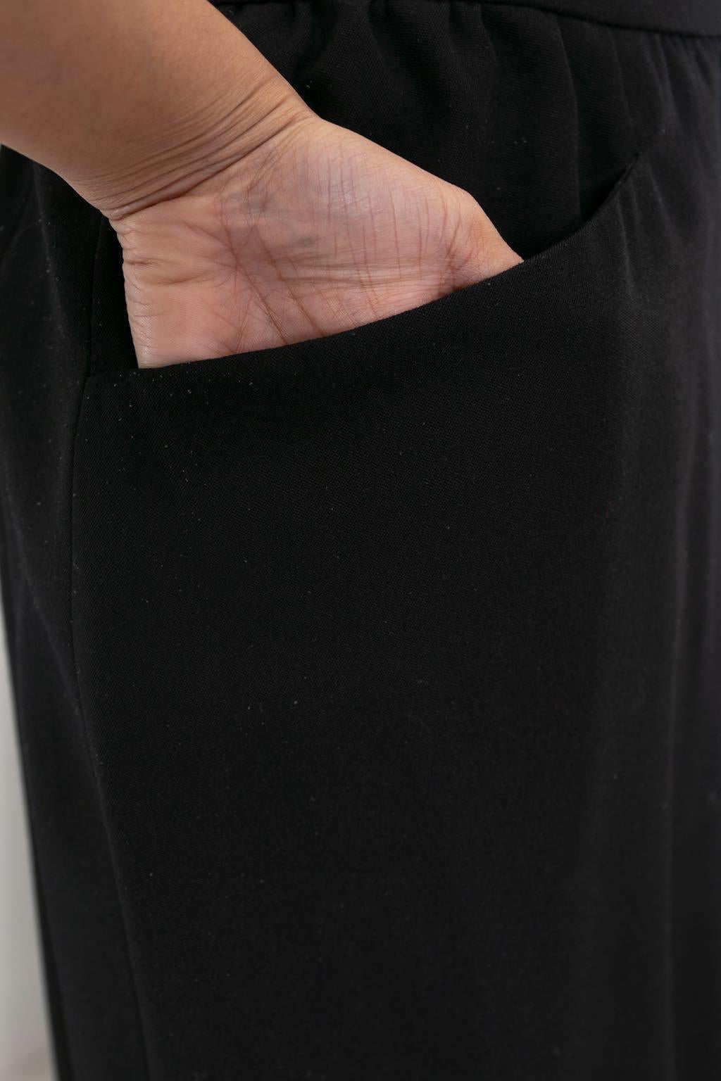 Yves Saint Laurent Haute Couture ensemble jupe et veste noire, circa 1981/1982 en vente 7