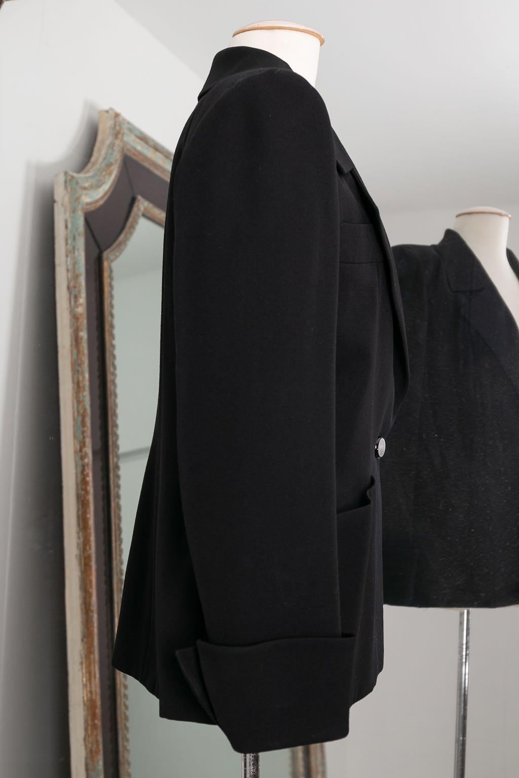 Yves Saint Laurent Haute Couture ensemble jupe et veste noire, circa 1981/1982 en vente 12