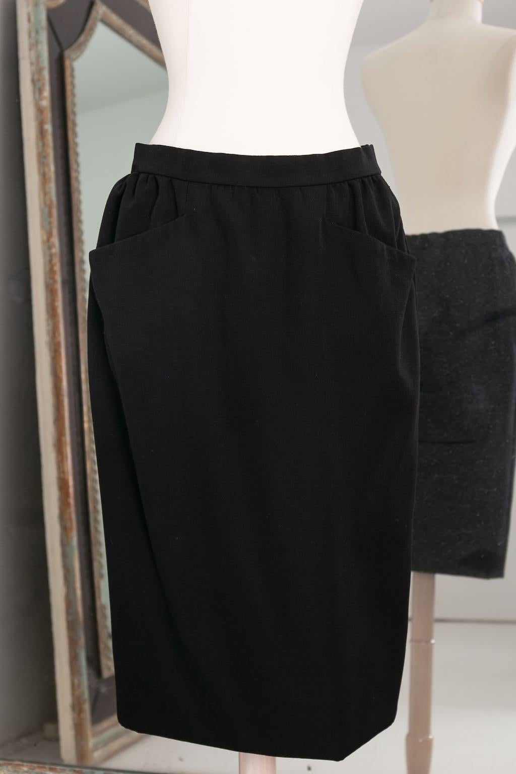 Yves Saint Laurent Haute Couture ensemble jupe et veste noire, circa 1981/1982 en vente 3
