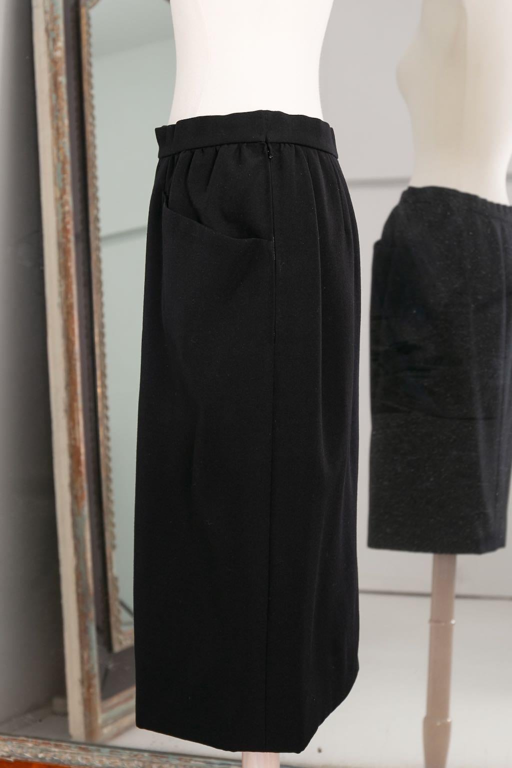 Yves Saint Laurent Haute Couture ensemble jupe et veste noire, circa 1981/1982 en vente 4