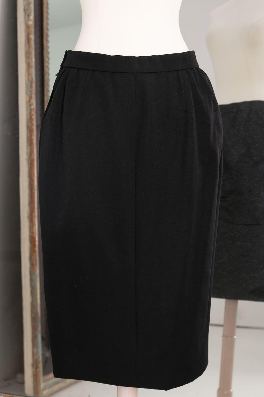 Yves Saint Laurent Haute Couture ensemble jupe et veste noire, circa 1981/1982 en vente 5