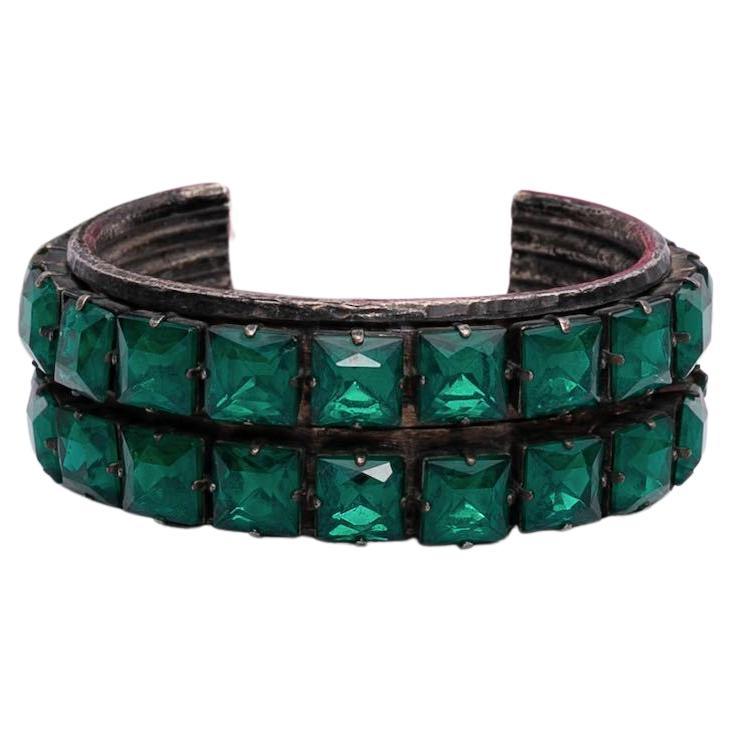 Bracelet Yves Saint Laurent Haute Couture avec strass verts (Attribué à) en vente