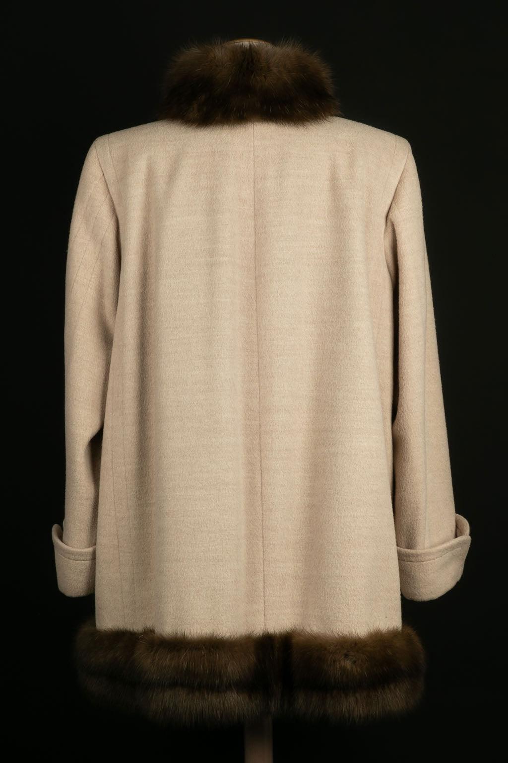 Yves Saint Laurent Haute Couture Coat in Ecru Wool, Circa 1994 In Good Condition In SAINT-OUEN-SUR-SEINE, FR