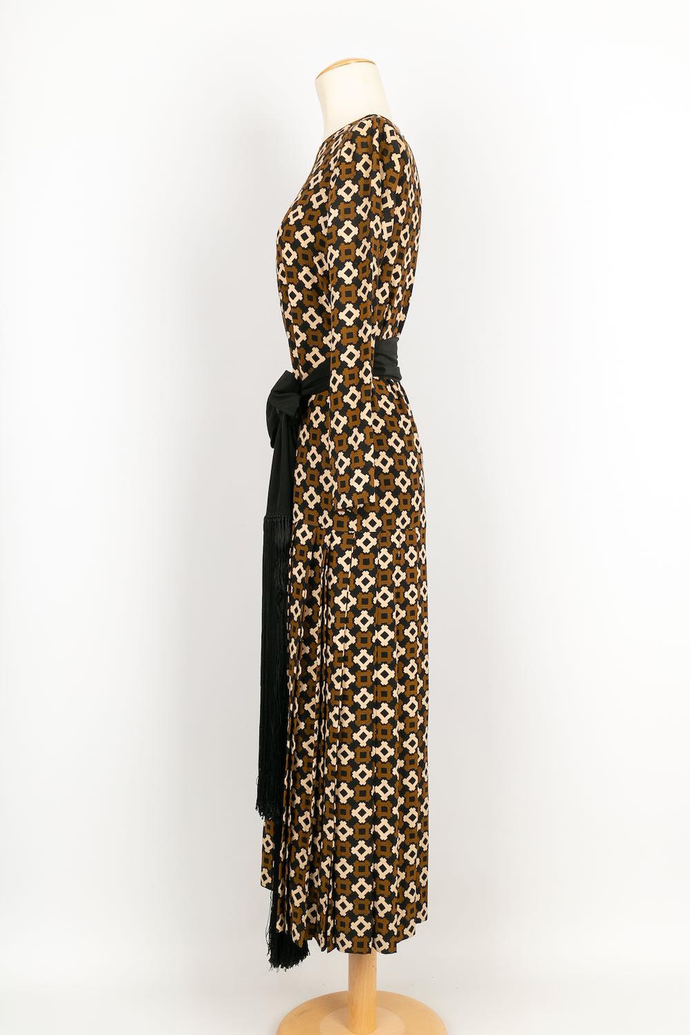 Vestido de Alta Costura Yves Saint Laurent con cinturón de seda negro en venta 1