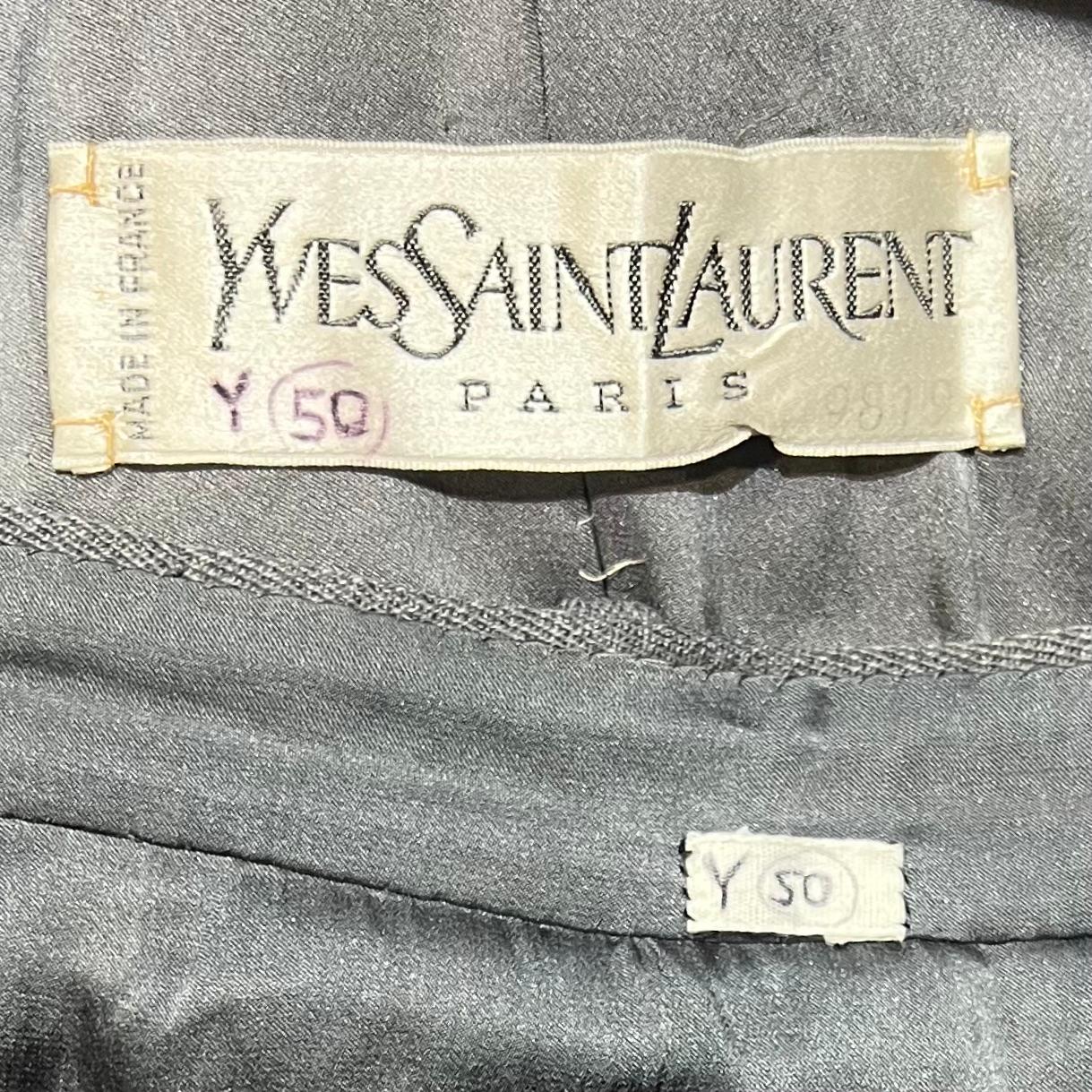 Yves Saint Laurent Haute Couture automne 1981 Ensemble tailleur jupe en laine grise en vente 8