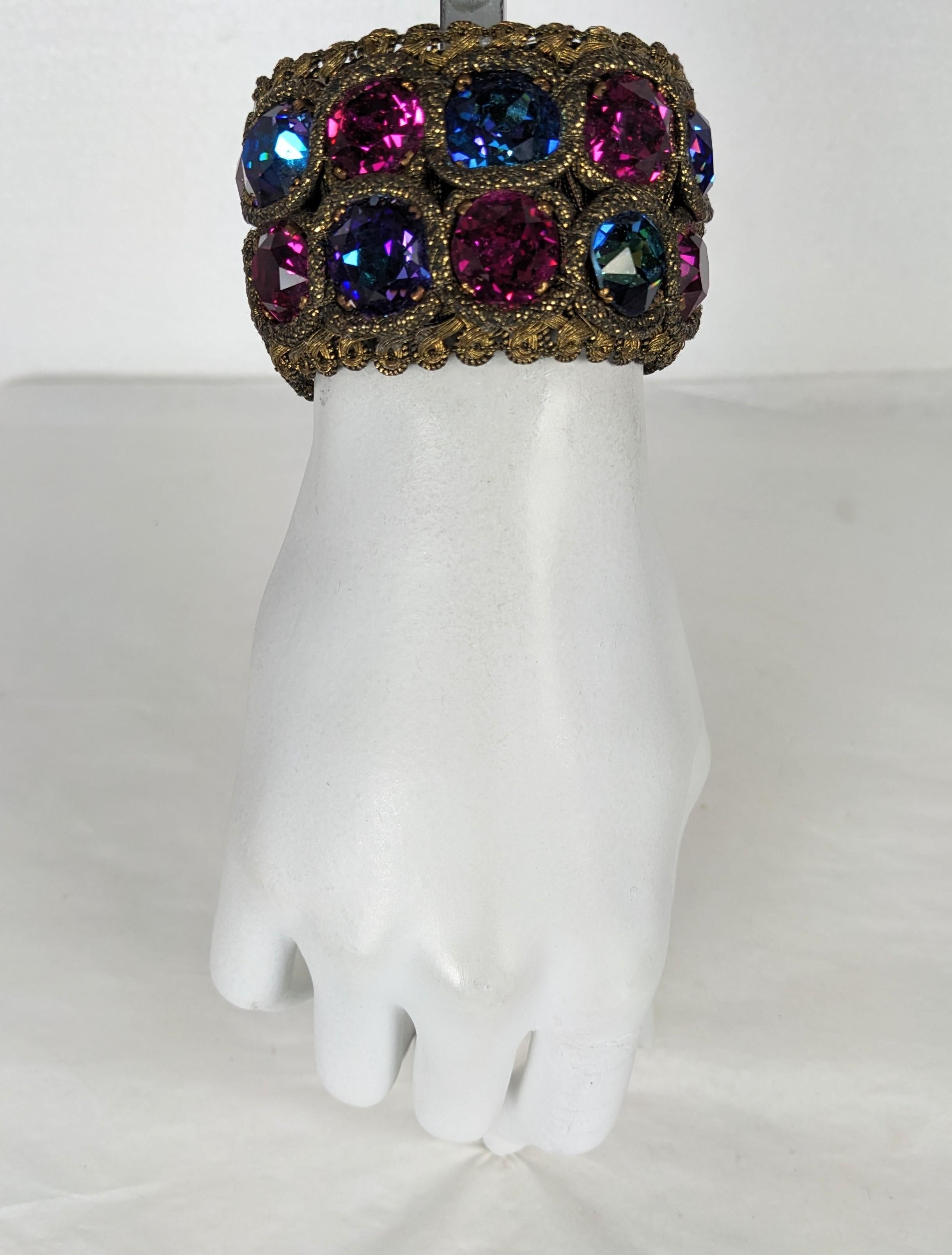 Bracciale Yves Saint Laurent Haute Couture in oro e Swarovski in vendita 3
