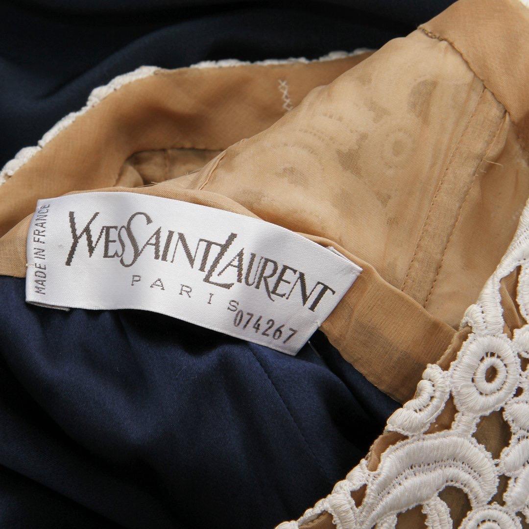 Yves Saint Laurent - Robe haute couture en dentelle Bon état - En vente à Los Angeles, CA