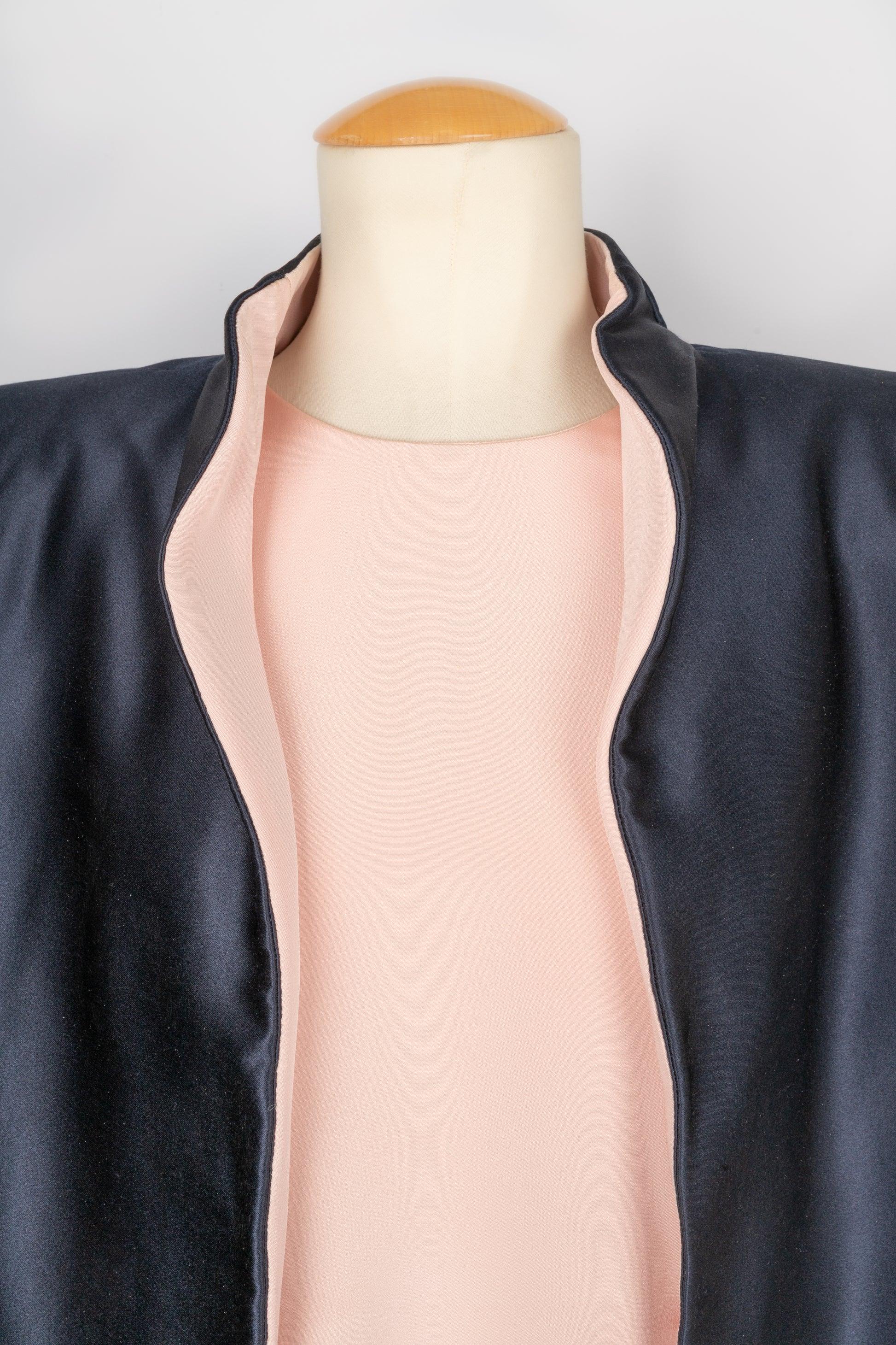 Ensemble haute couture Yves Saint Laurent avec veste, jupe, ceinture et haut à manches longues Bon état - En vente à SAINT-OUEN-SUR-SEINE, FR