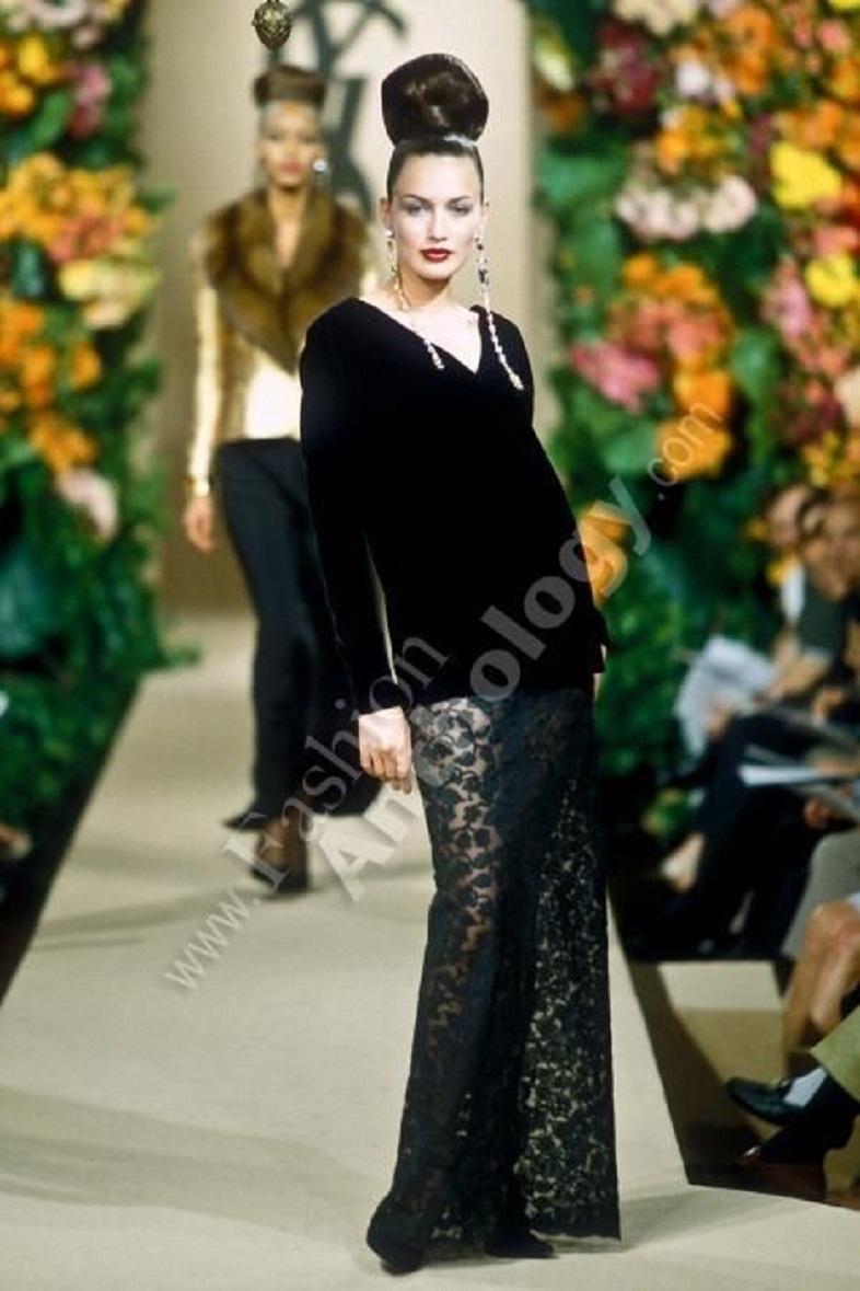 Yves Saint Laurent Haute Couture Top and Skirt Set in Velvet and Lace For Sale 4