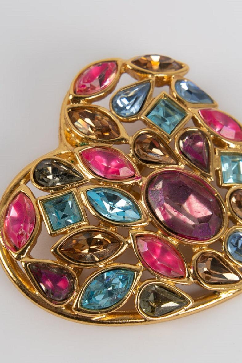 Yves Saint Laurent - Gold-plated openwork brooch with multicolored rhinestones.

Additional information:

Dimensions: 
4.5 H cm

Condition: Very good condition
Seller Ref number: BR56