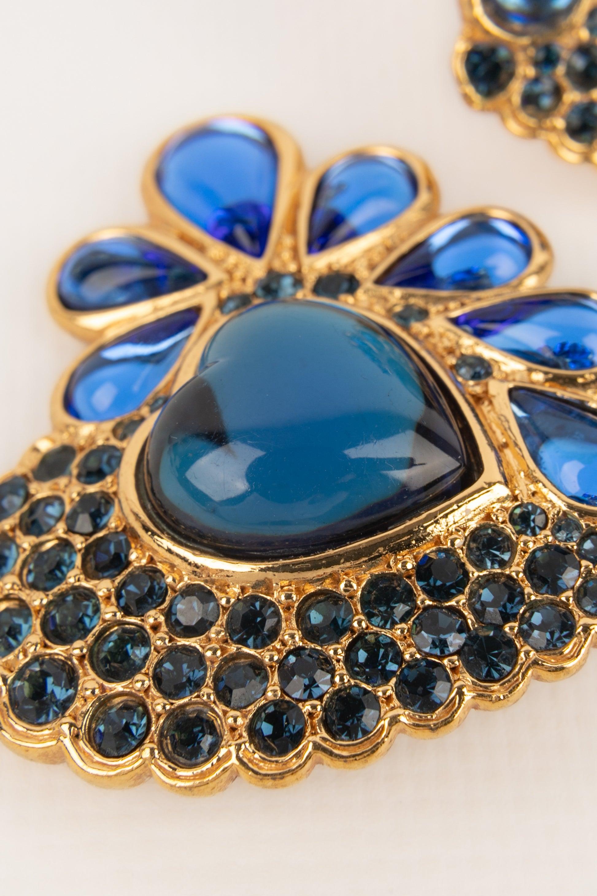 Donna Orecchini a cuore con strass blu di Yves Saint Laurent in vendita