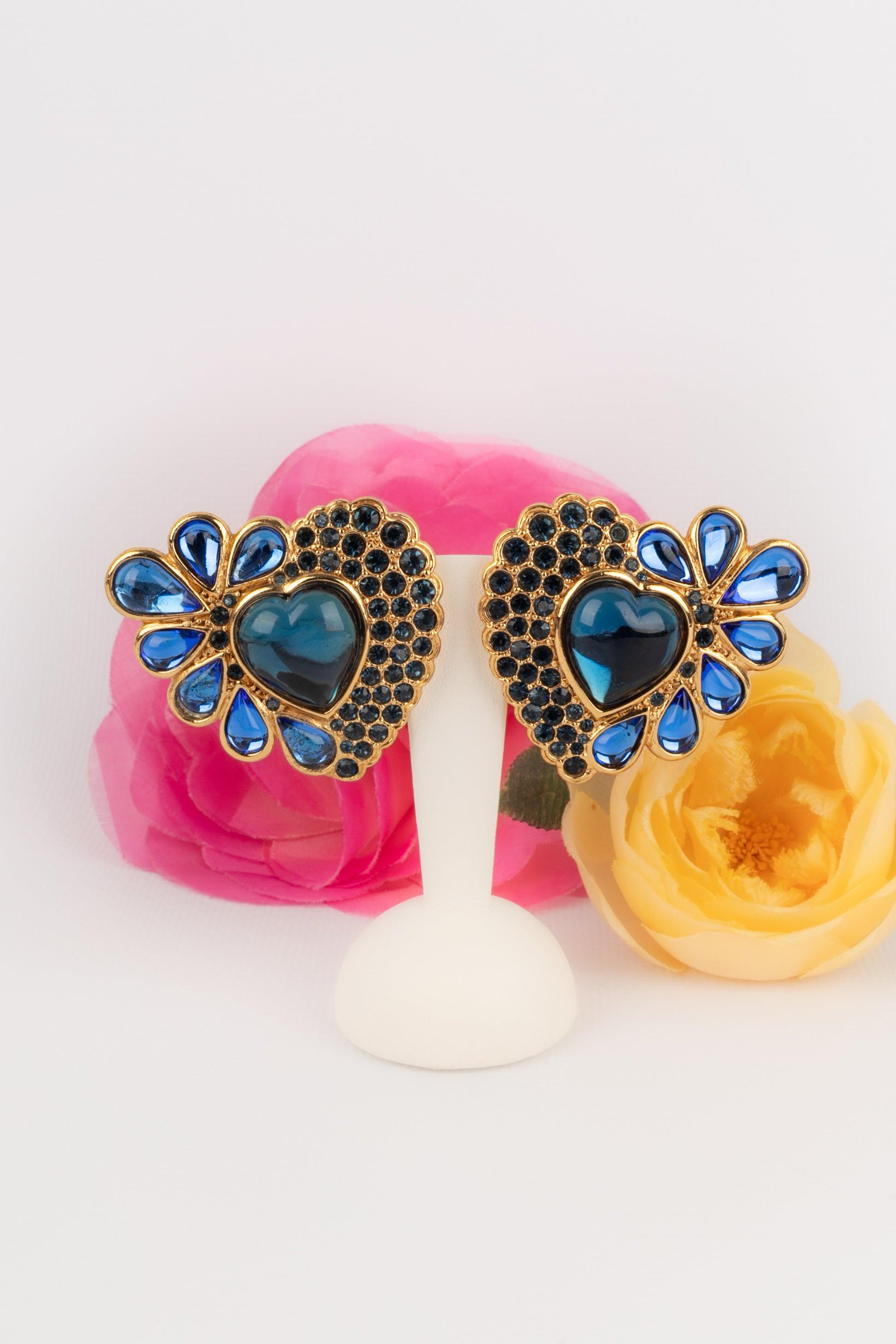 Orecchini a cuore con strass blu di Yves Saint Laurent in vendita 4