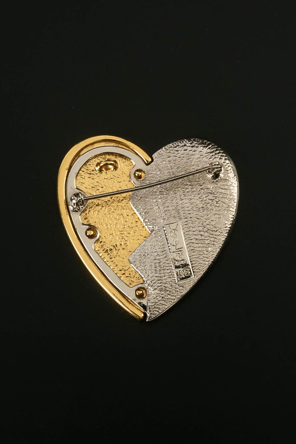 Yves Saint Laurent - (Made in France) Heart shaped brooch/pendant in gold and silver metal paved with rhinestones.

Additional information:
Condition: Very good condition
Dimensions: 5,5 cm (2,16 in) x 5,2 cm (2,04 in)

Seller Reference: BR68
