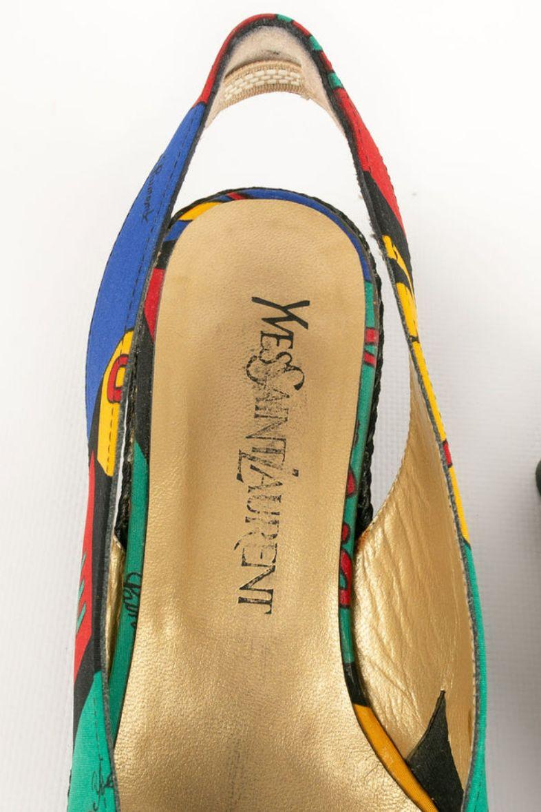 Yves Saint Laurent Heels Printed Cotton and Gold Leather Sandals, Size 36 For Sale 2