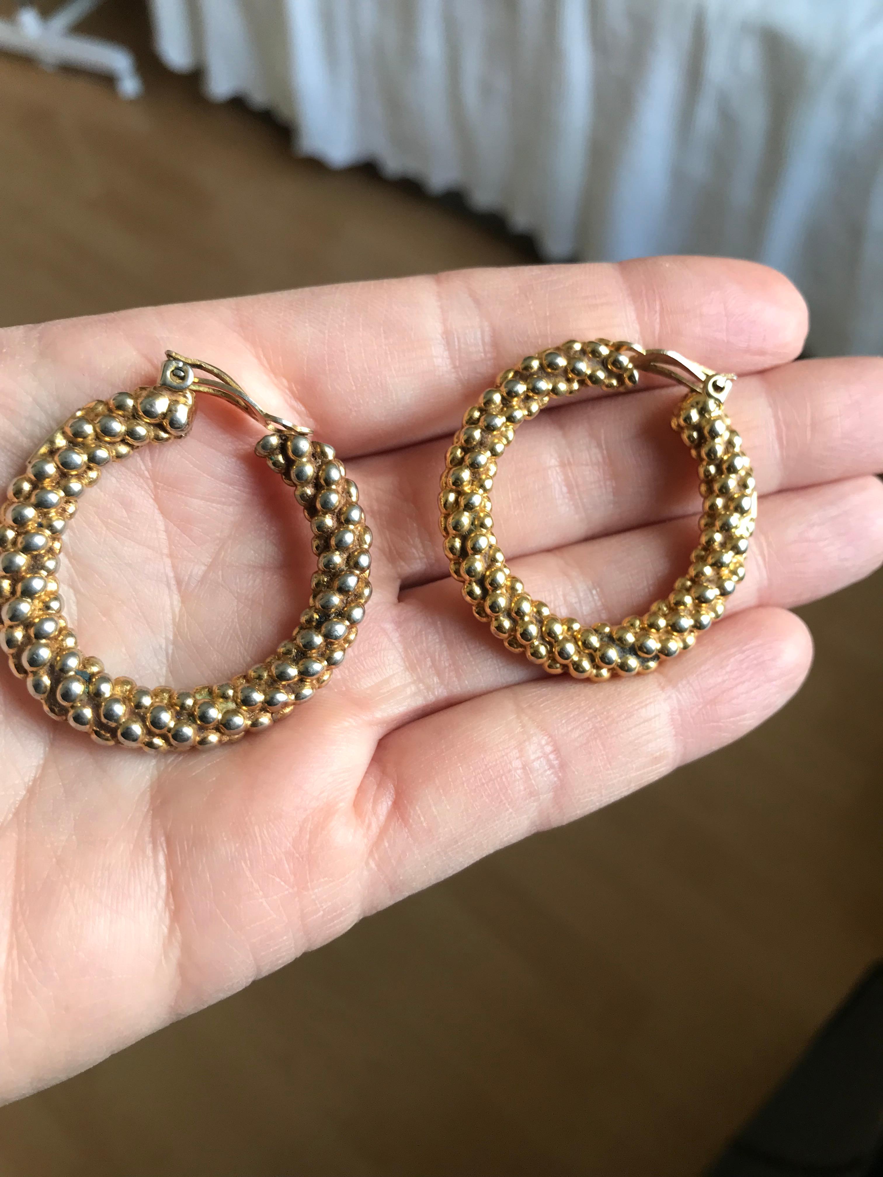 bonitos aros. Vintage. En buen estado.  Dorado ligeramente descolorido. Clips.
