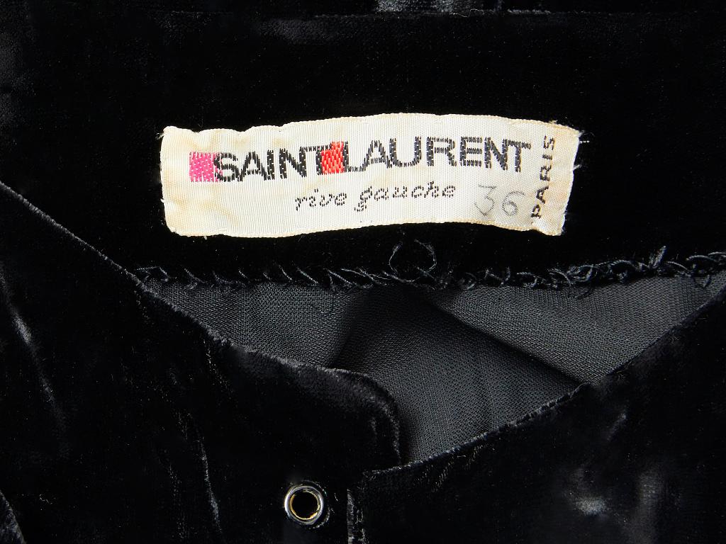 Yves Saint Laurent Iconic Crushed Velvet Tunic and Pant Ensemble im Zustand „Gut“ in New York, NY
