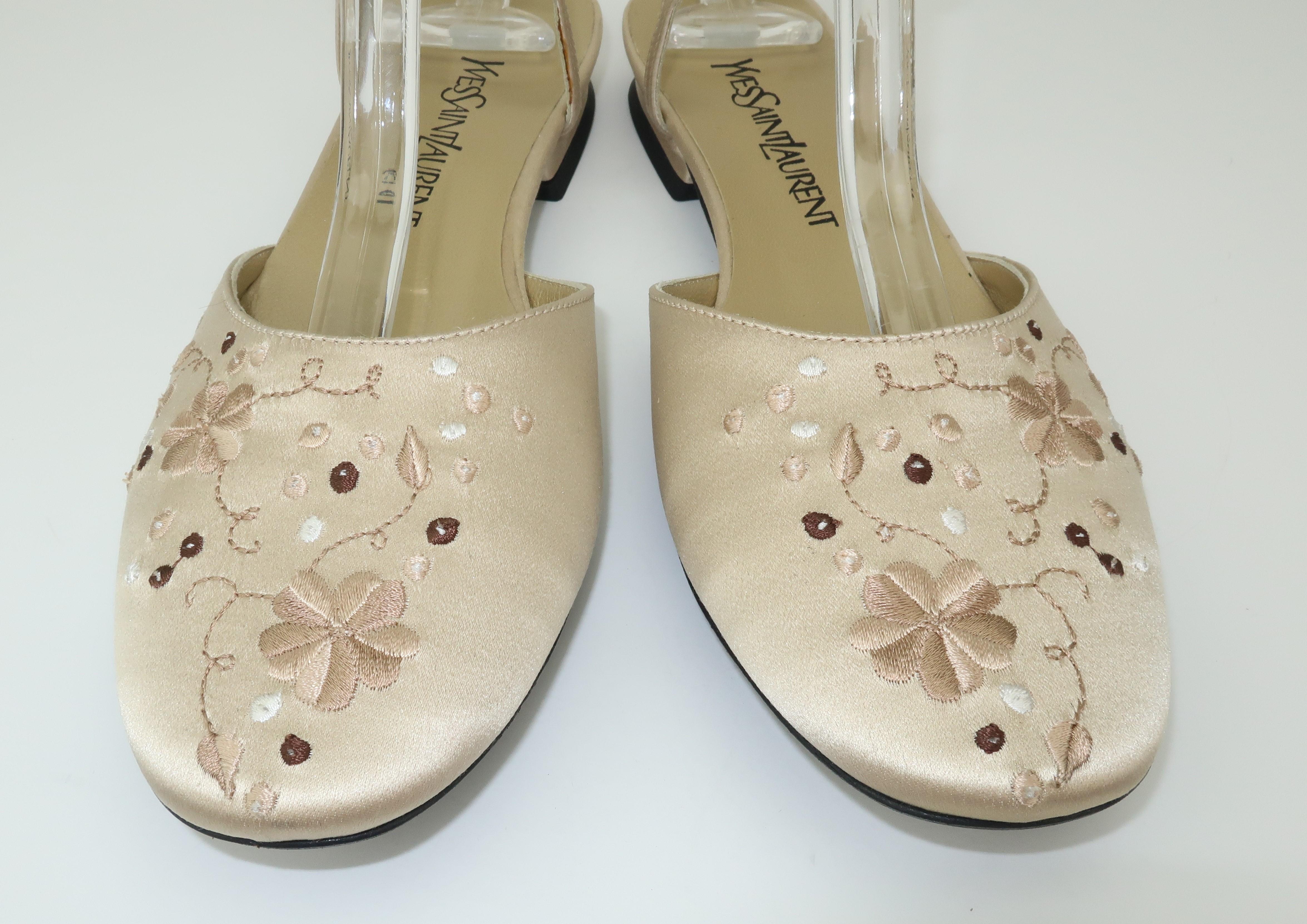 Yves Saint Laurent Ivory Satin Embroidered Shoes Sz 6 In Excellent Condition In Atlanta, GA