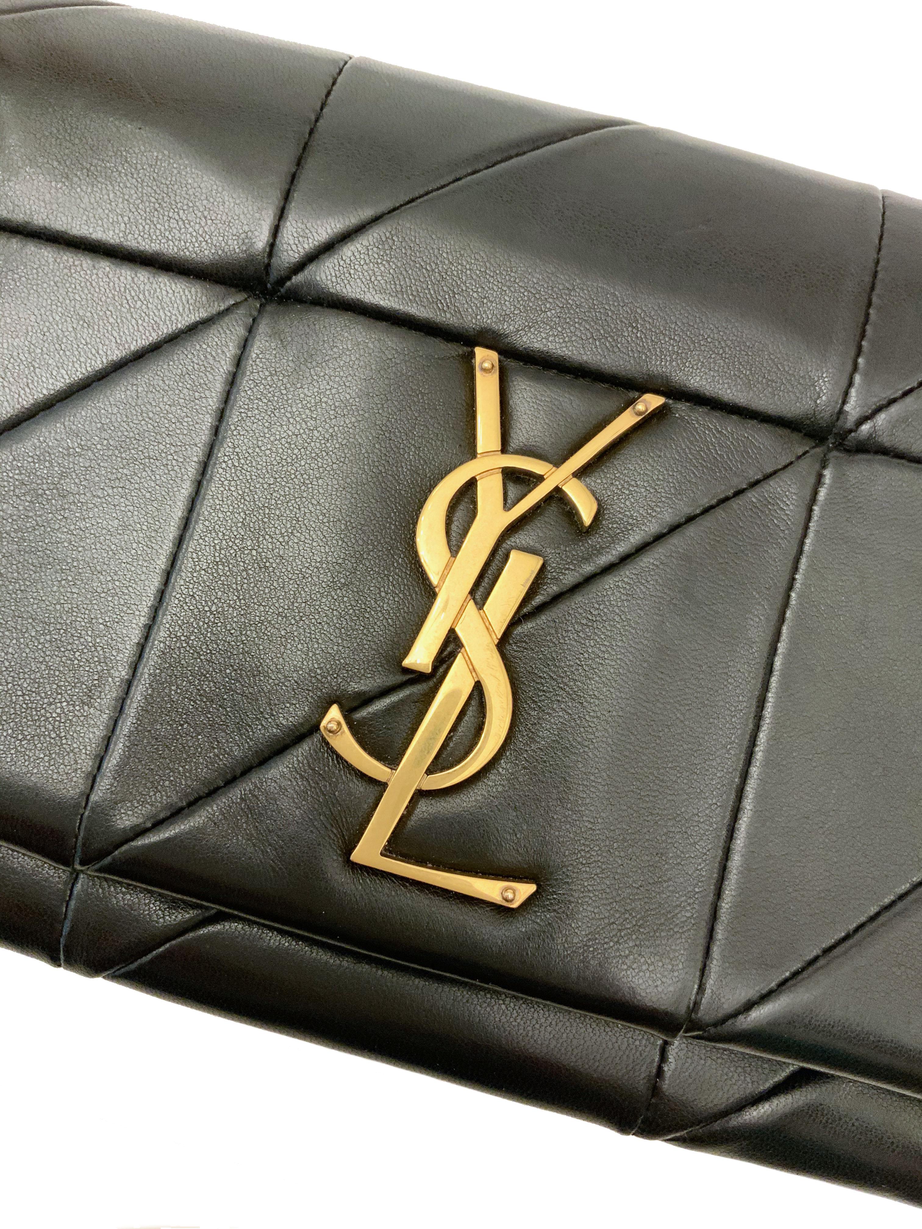 This pre-owned Jamie WOC bag is featuring Saint Laurent’s famous monogram logo and a Carré Rive Gauche quilted patchwork leather design.
Classic black leather with gold-tone hardware makes it a perfect choice !

Collection: 2018
Material: