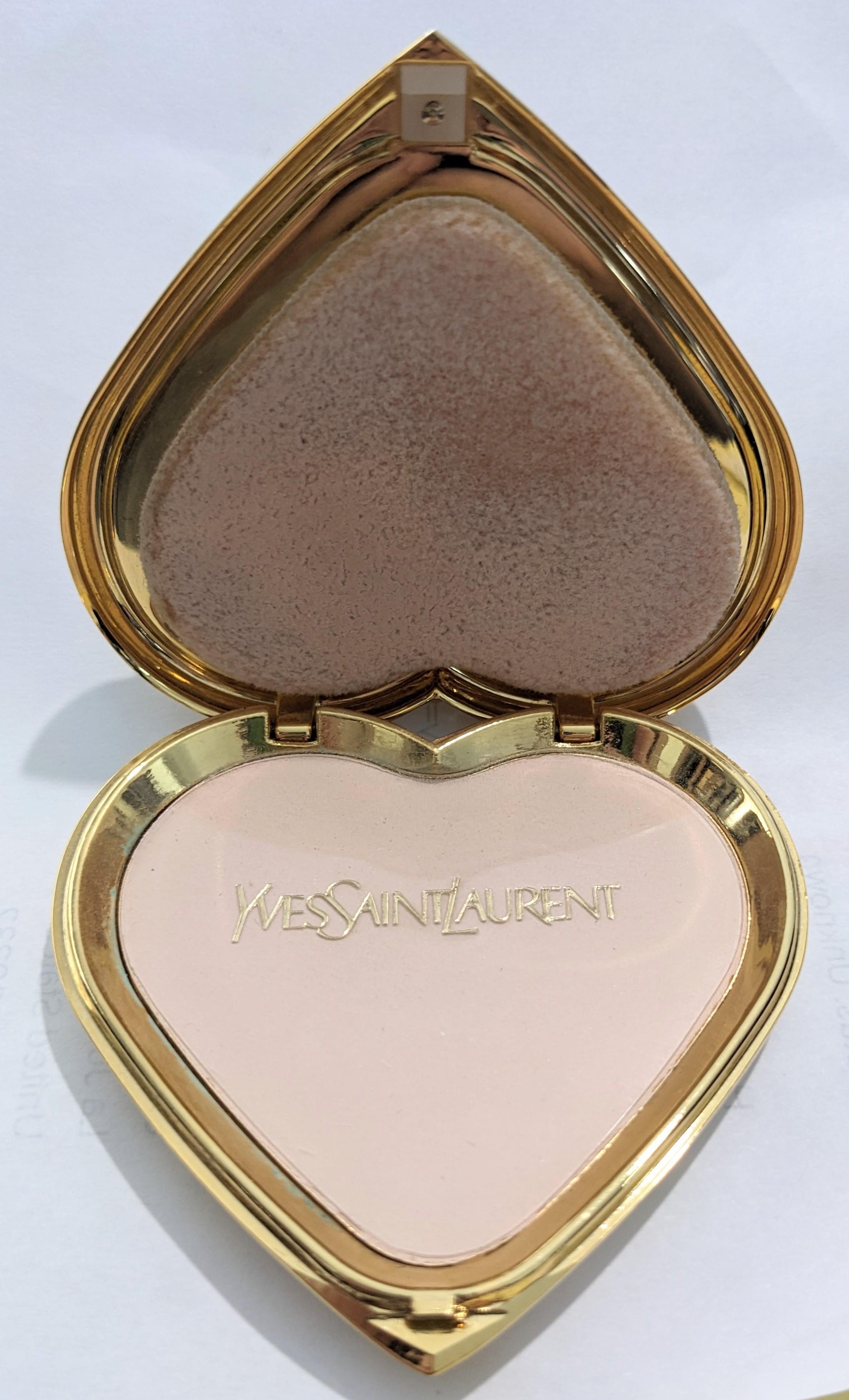 Compatto con cuore gioiello Yves Saint Laurent in vendita 3