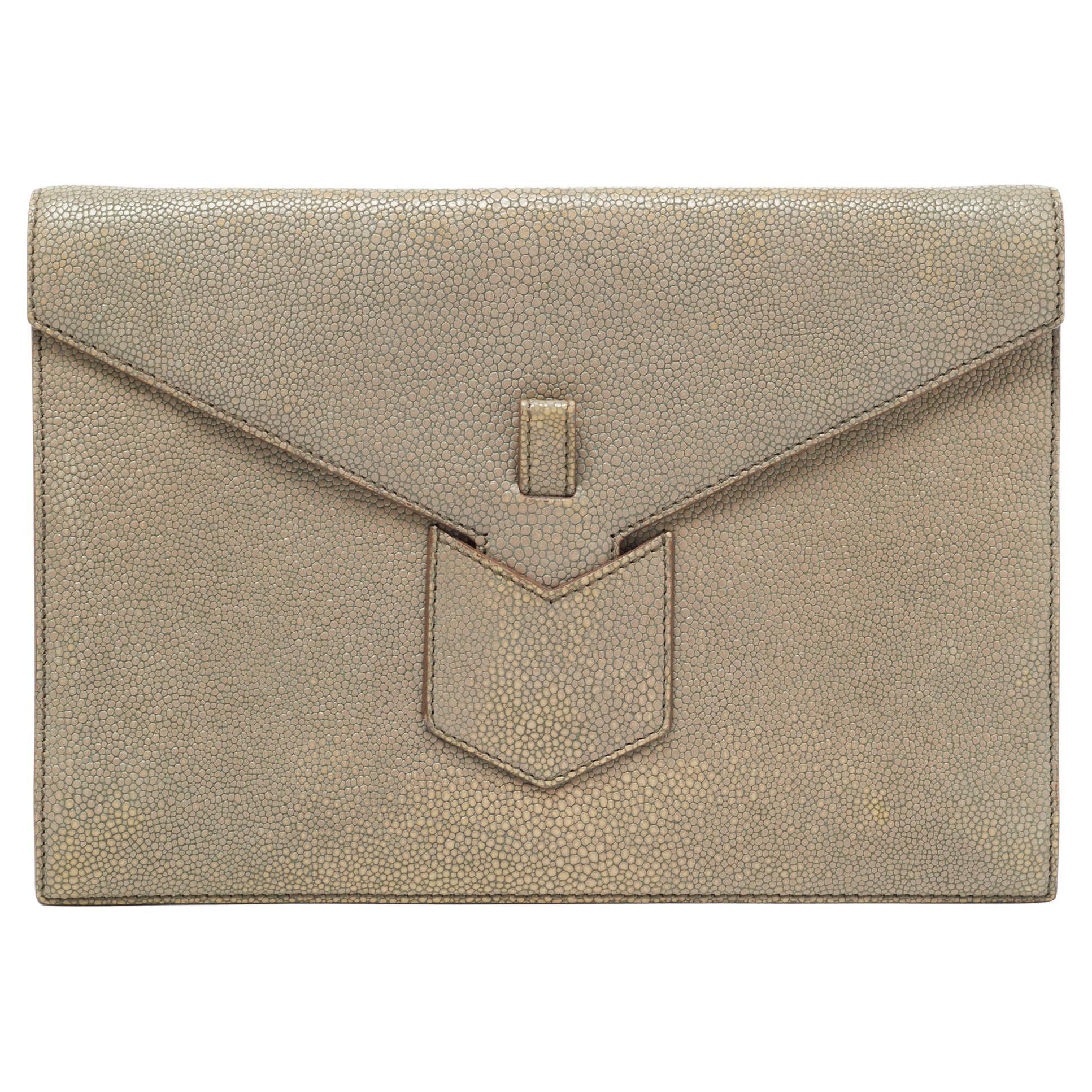 envelope large in quilted grain de poudre embossed leather