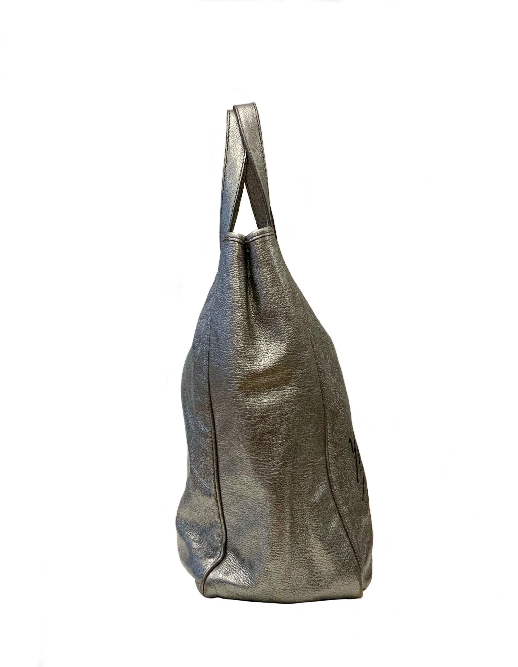 Yves Saint Laurent Large Y MAIL Silver Metallic Tote Bag In Good Condition In Geneva, CH