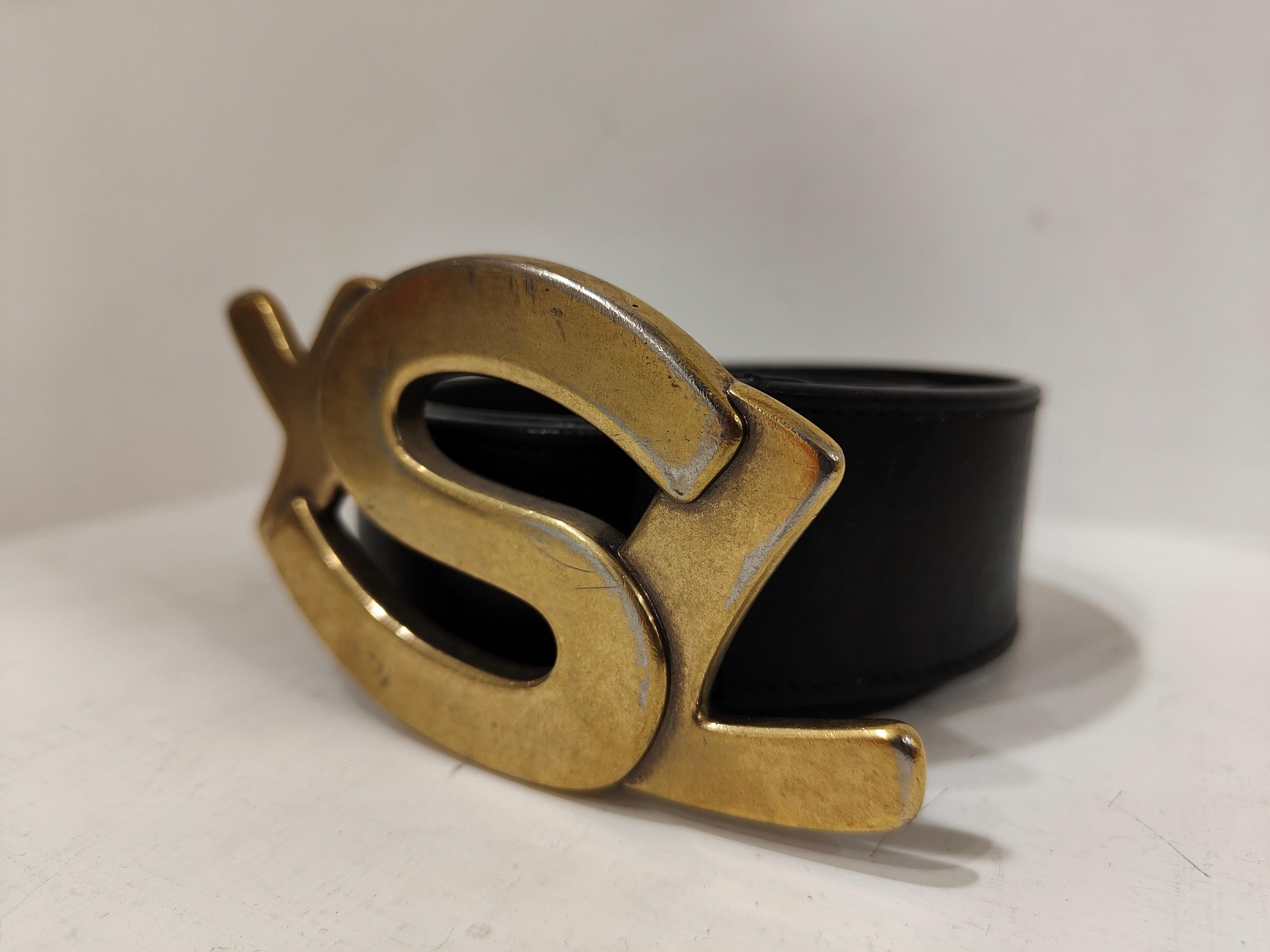 Yves Saint Laurent leather belt
gold tone hardware

total lenght 100 cm
h 4 cm