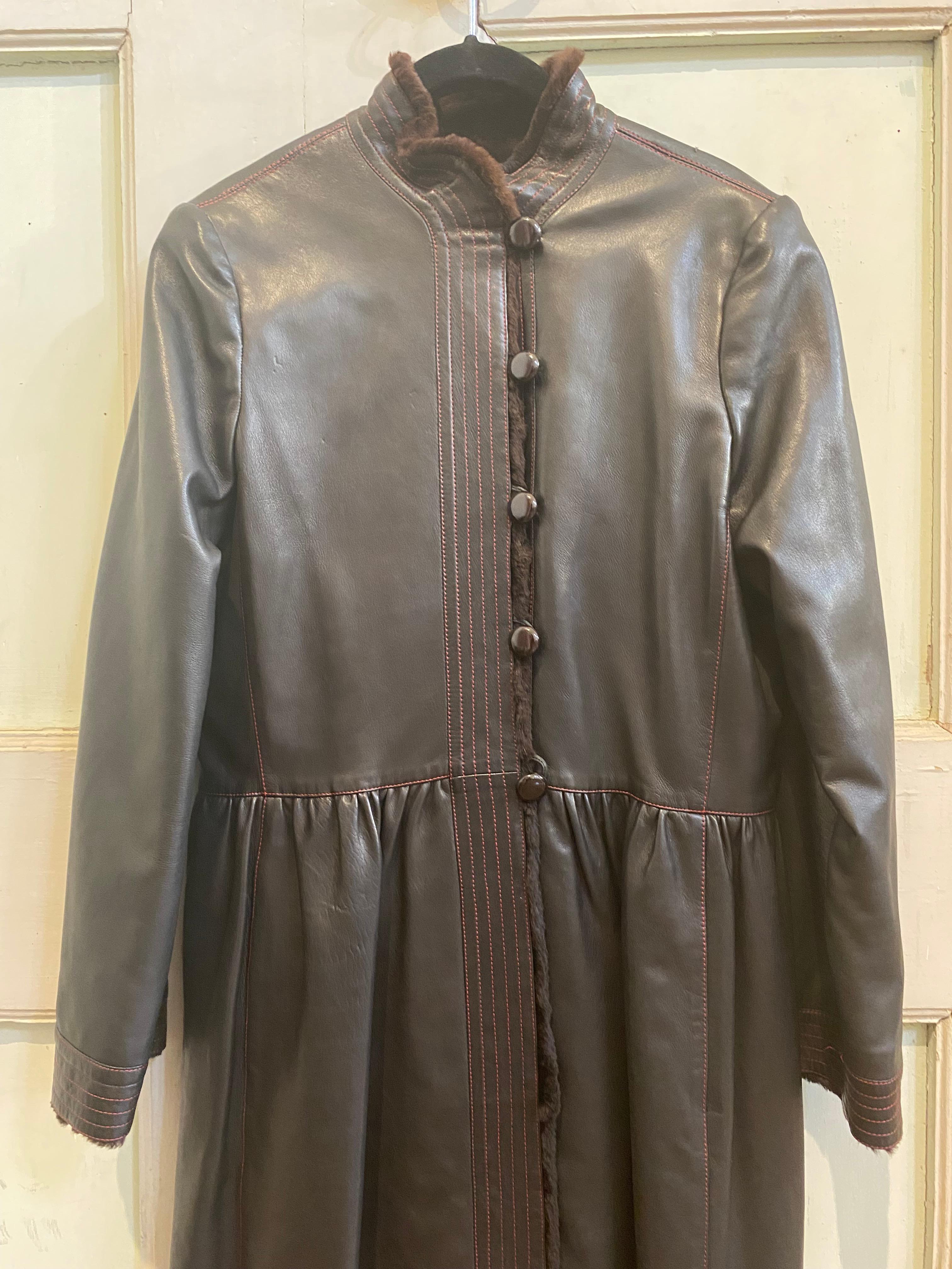 Manteau en cuir Yves Saint Laurent collection russe 1976. en vente 7