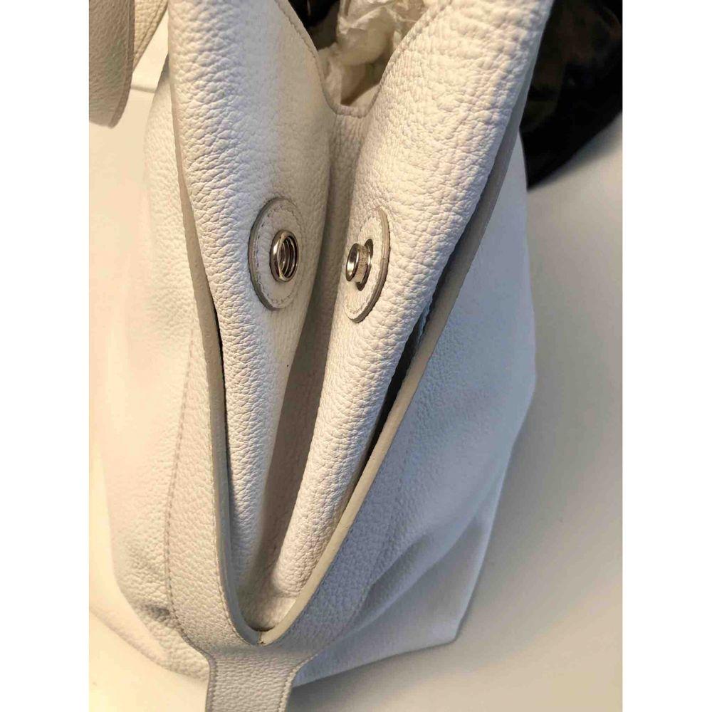Yves Saint Laurent Leather Handbag in White In Good Condition For Sale In Carnate, IT