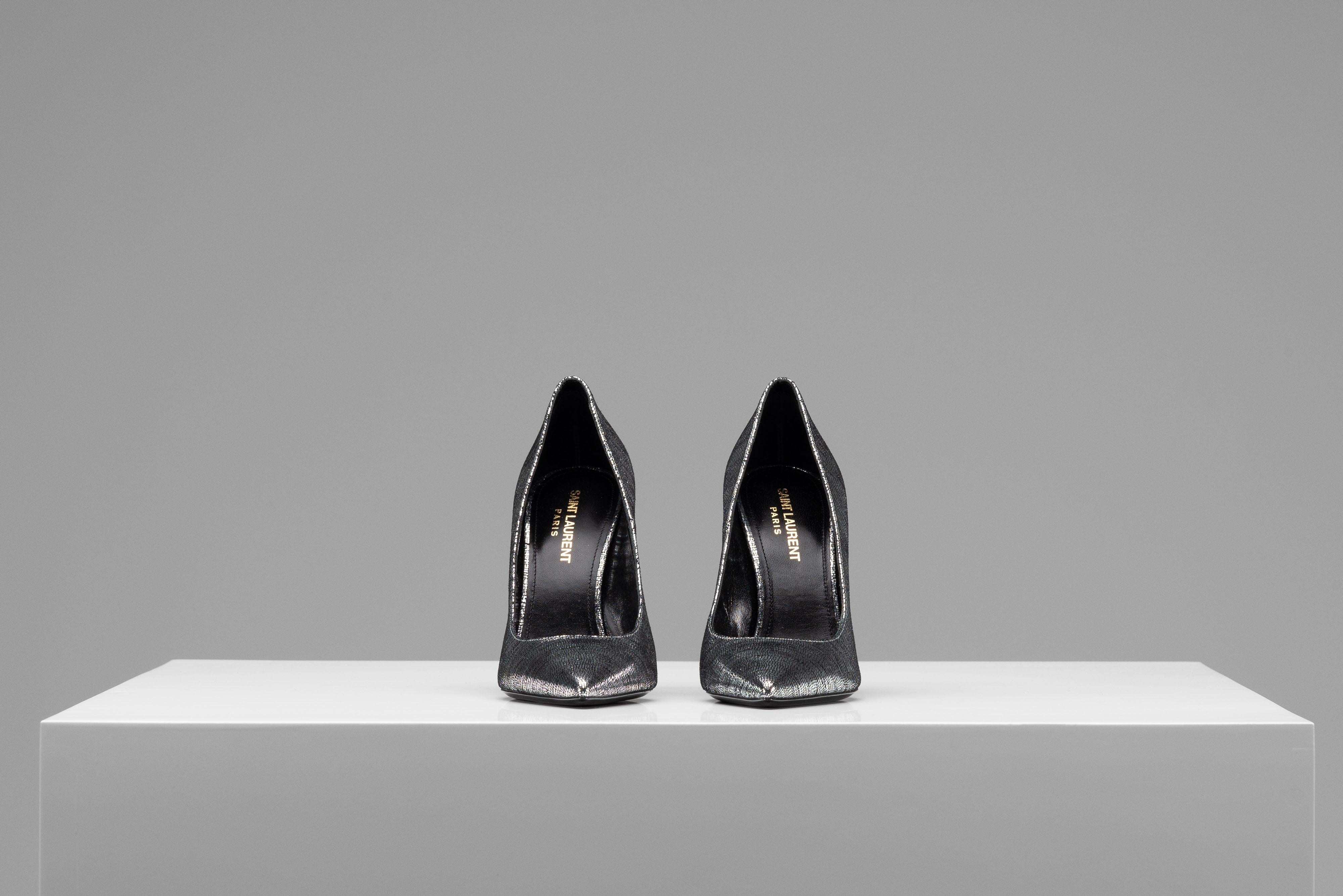 Yves Saint Laurent Leder Logo Opyum Heels Silber Schwarz für Damen oder Herren im Angebot